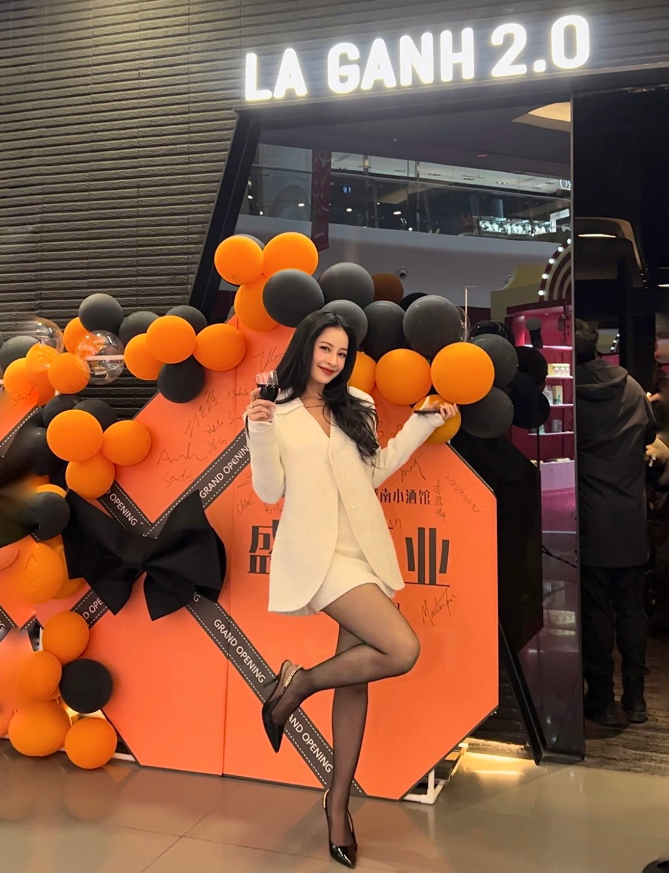 Chi Pu nhượng lại nhà hàng phở Việt ở Thượng Hải - Ảnh 1.