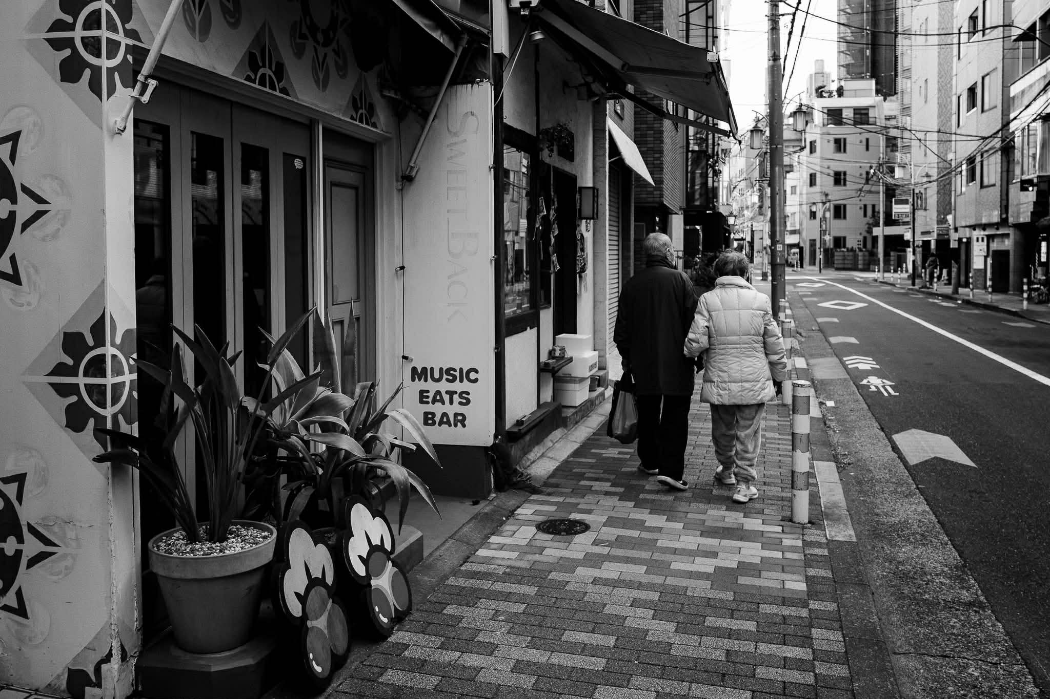 Bình yên Đông Kinh - Ảnh 1.