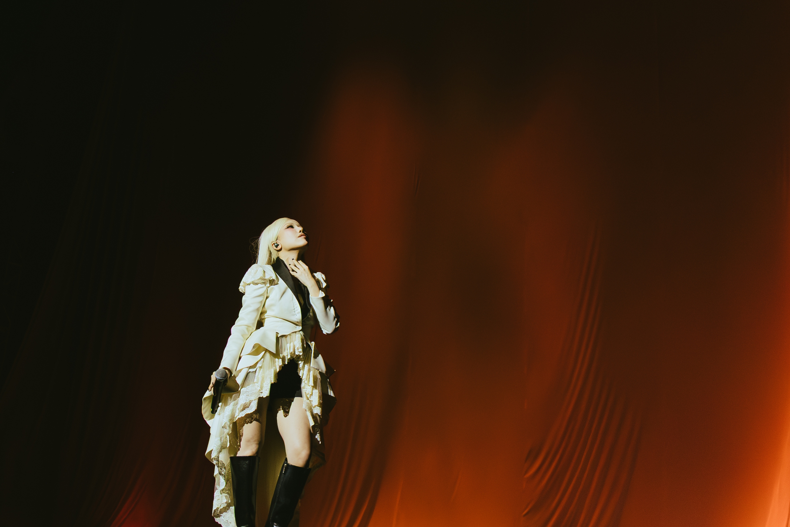 Live concert Phùng Khánh Linh- thế giới nội tâm đầy dũng cảm  - Ảnh 11.