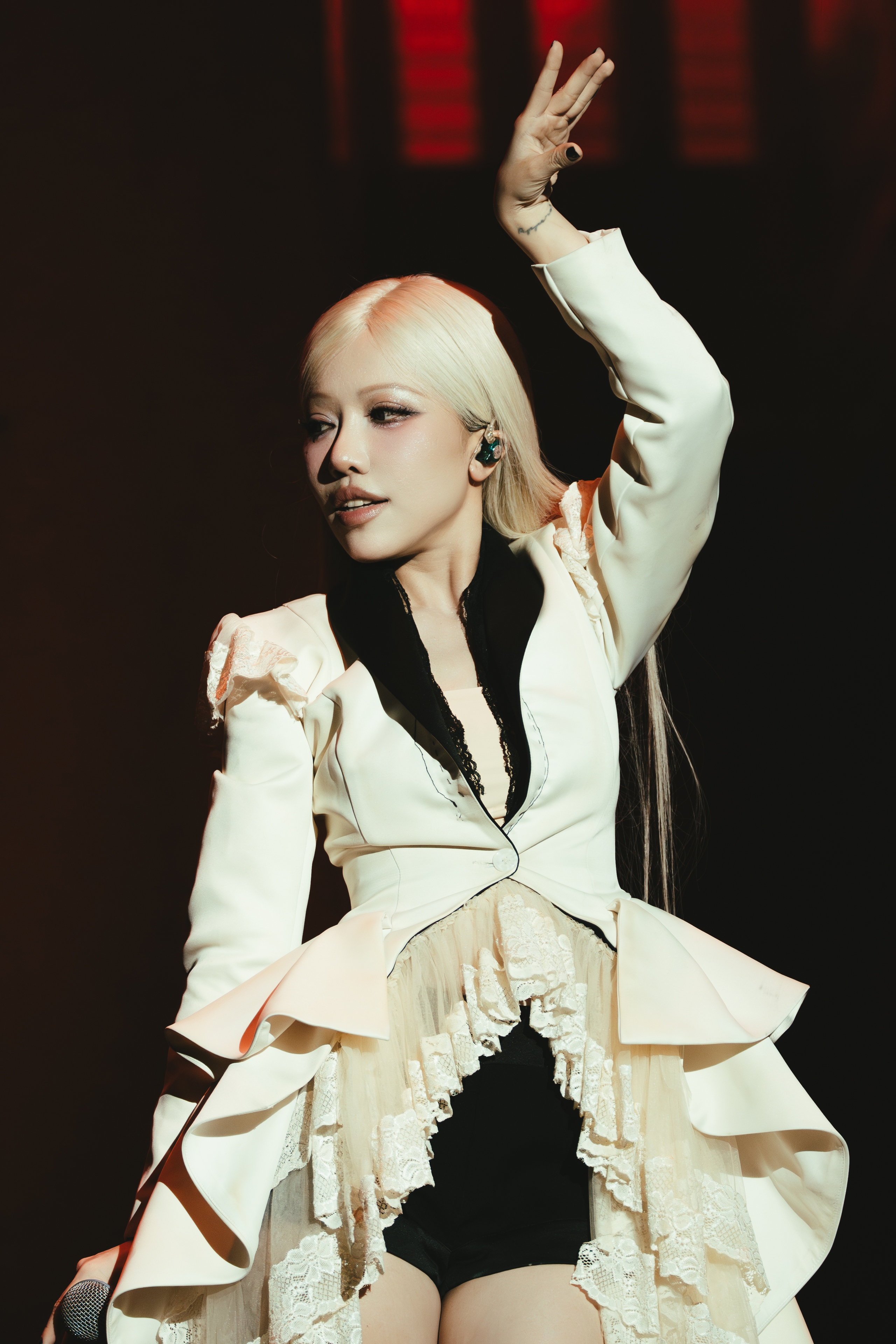 Live concert Phùng Khánh Linh- thế giới nội tâm đầy dũng cảm  - Ảnh 16.