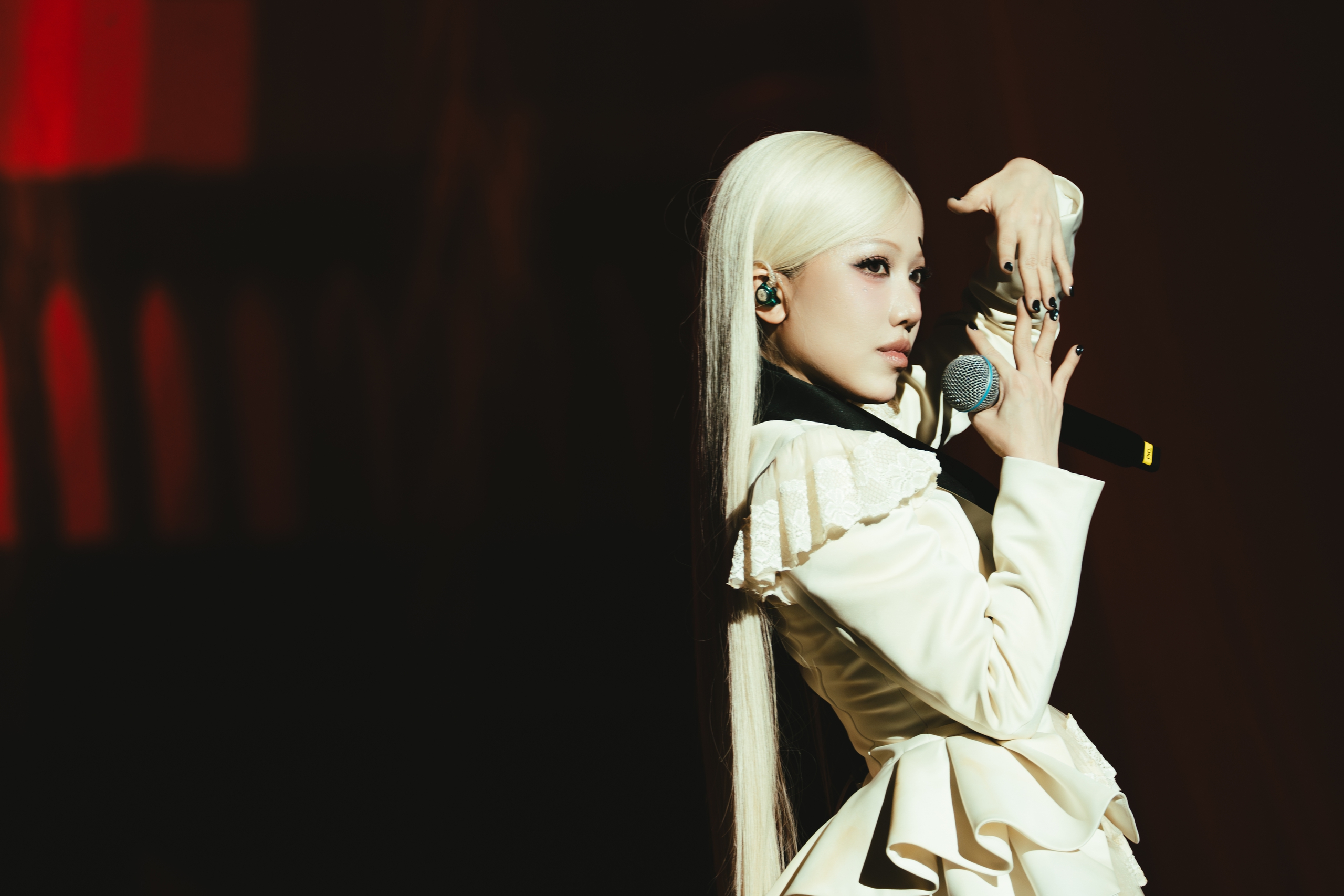 Live concert Phùng Khánh Linh- thế giới nội tâm đầy dũng cảm  - Ảnh 3.