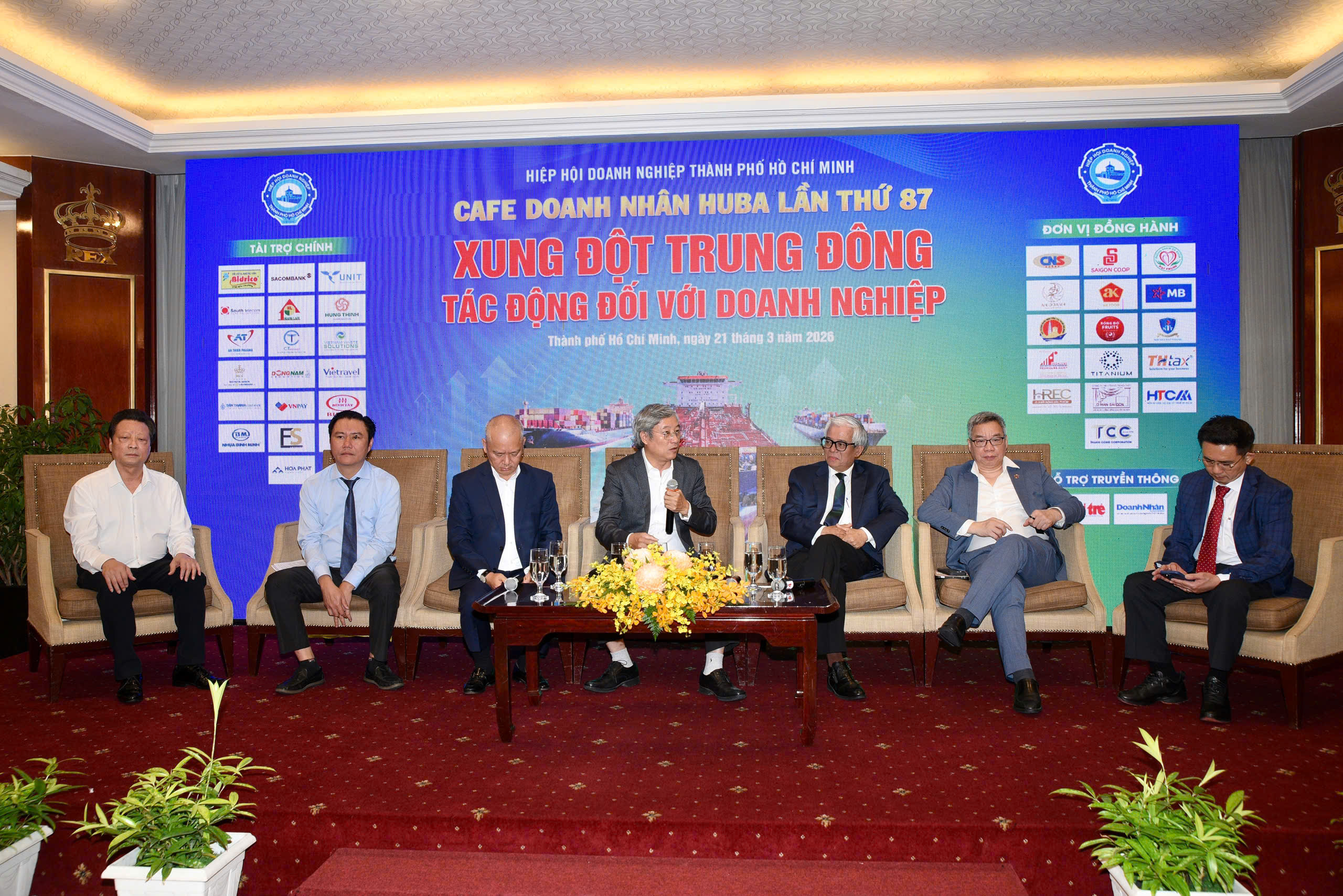 Doanh nghiệp Việt ứng phó xung đột Trung Đông và tác động đến kinh tế 2026 - Ảnh 3. Doanh nghiệp Việt ứng phó xung đột Trung Đông và tác động đến kinh tế 2026 - Ảnh 3.