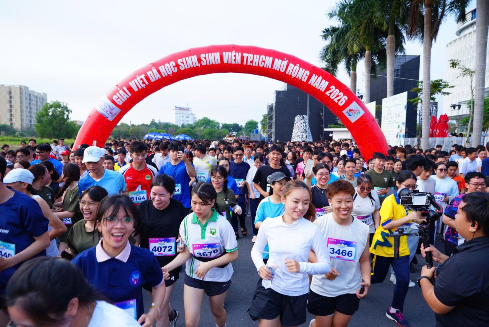 Hơn 1 tỷ đồng trao tặng học bổng tại ngày hội Sức trẻ - Ảnh 1.