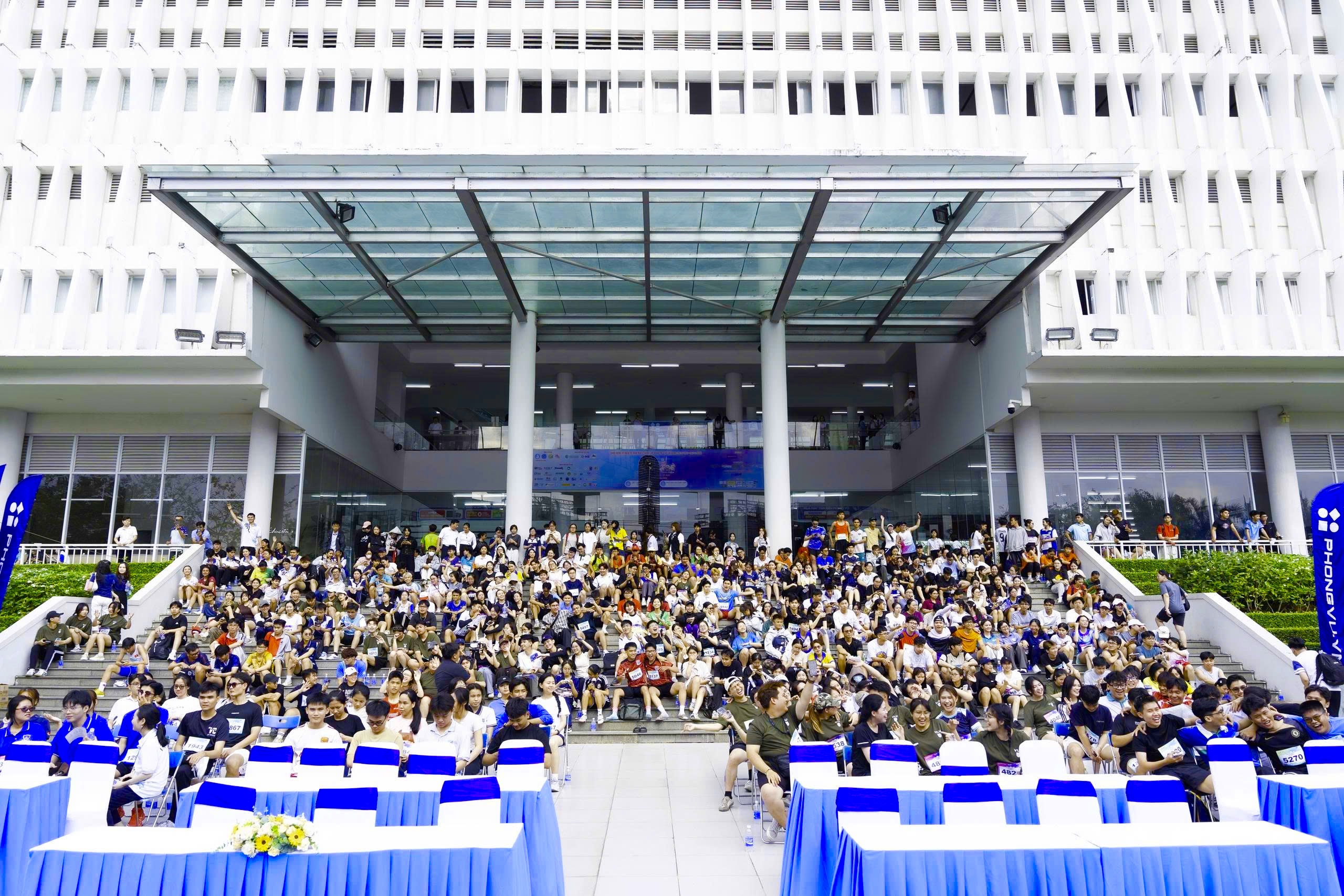 Hơn 1 tỷ đồng trao tặng học bổng tại ngày hội Sức trẻ - Ảnh 4.