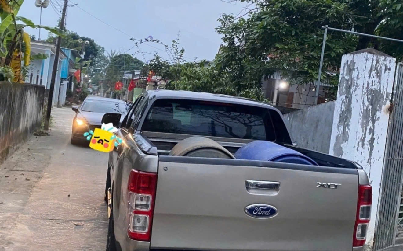 Thông tin mới vụ clip tài xế đậu xe bán tải chiếm hết phần đường bị nhắc nhở còn tranh cãi - Ảnh 2.