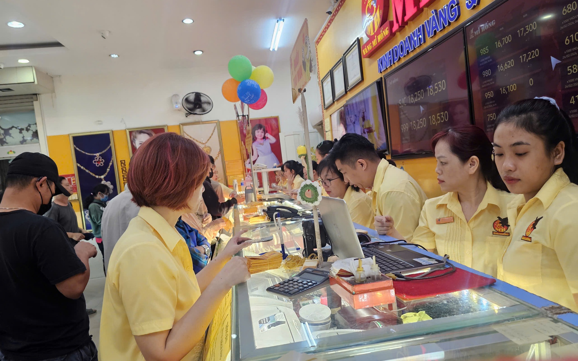 Gi&aacute; v&agrave;ng h&ocirc;m nay 22-3: Dự b&aacute;o mới nhất sau một tuần lao dốc  - Ảnh 1.