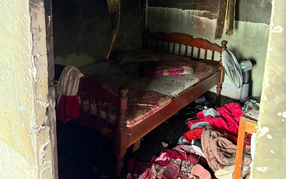 Nh&acirc;n chứng kể lại khoảnh khắc cứu 4 b&agrave; ch&aacute;u trong căn nh&agrave; đang ch&aacute;y - Ảnh 2.