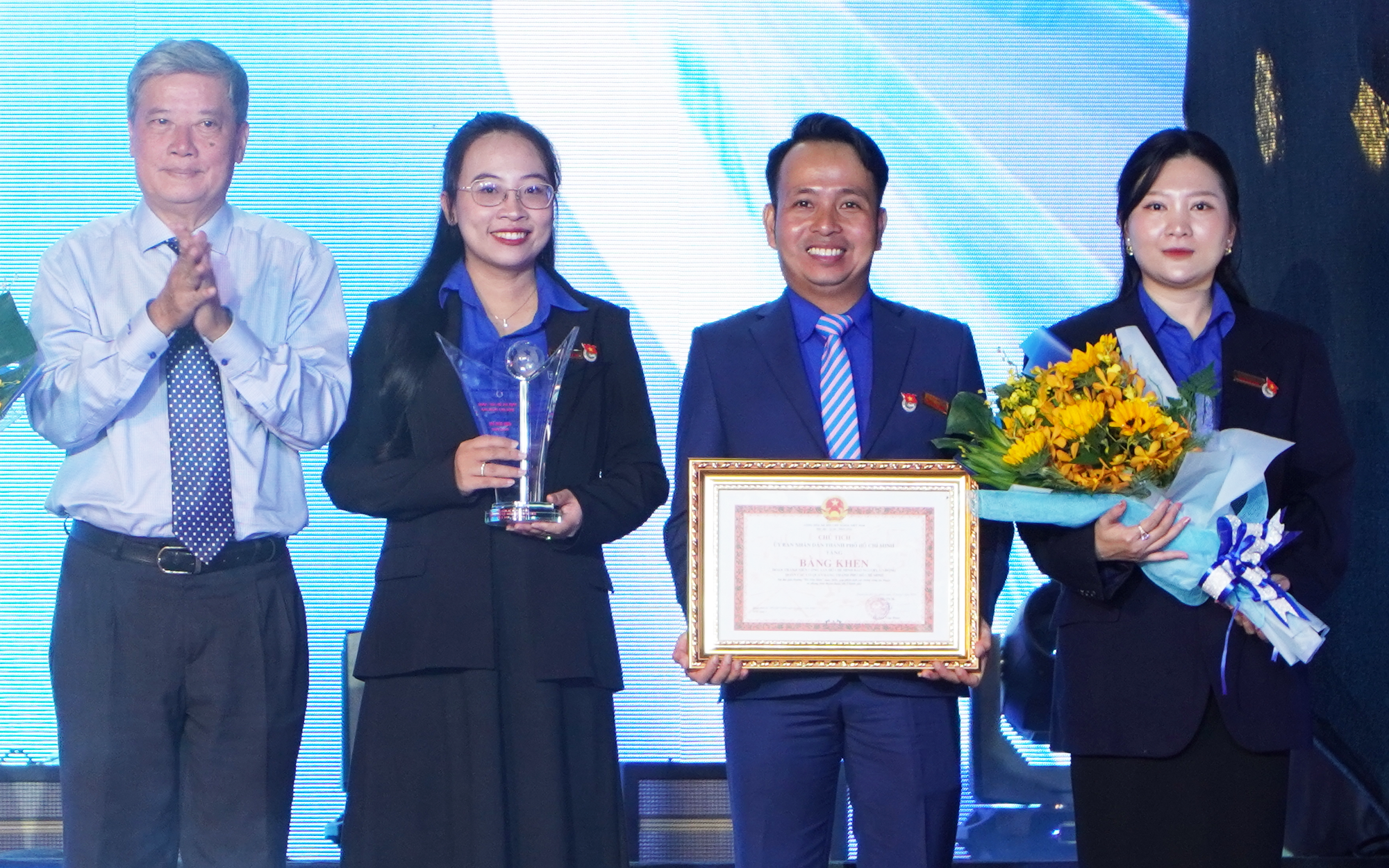 Nhiều trường ĐH chung tay xây dựng sân chơi cho thanh thiếu nhi phường Tân Hưng - Ảnh 2.