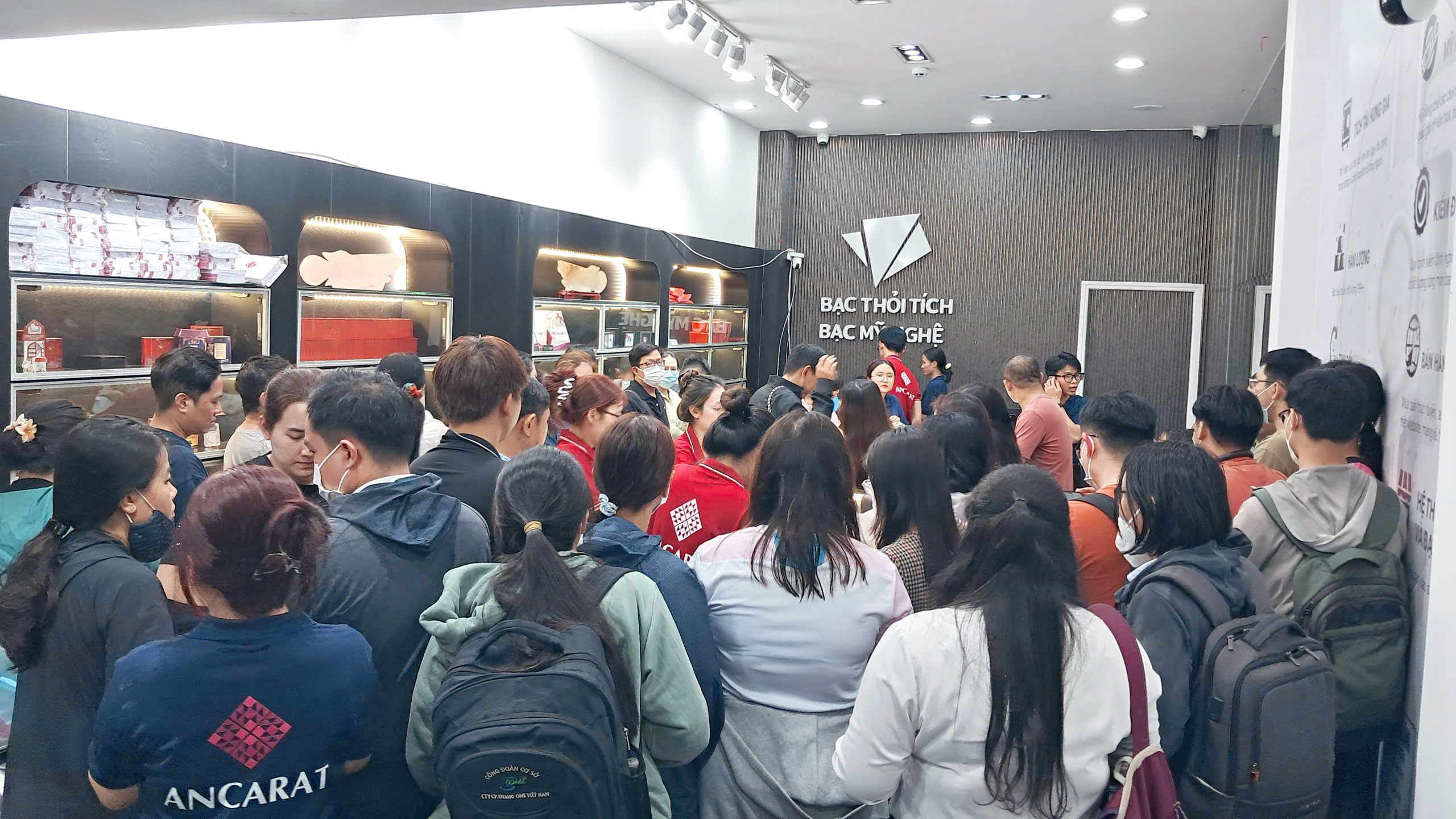 Dự b&aacute;o gi&aacute; bạc 2026: Nh&agrave; đầu tư mất ngủ v&igrave; biến động lớn - Ảnh 2.