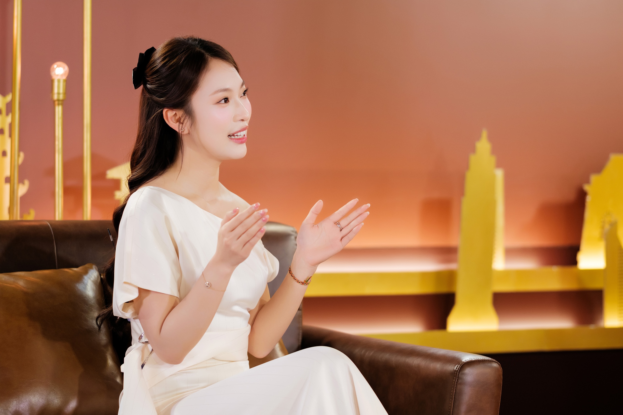 Khánh Vy nói về tin đồn hẹn hò Nguyên Khang - Ảnh 1.