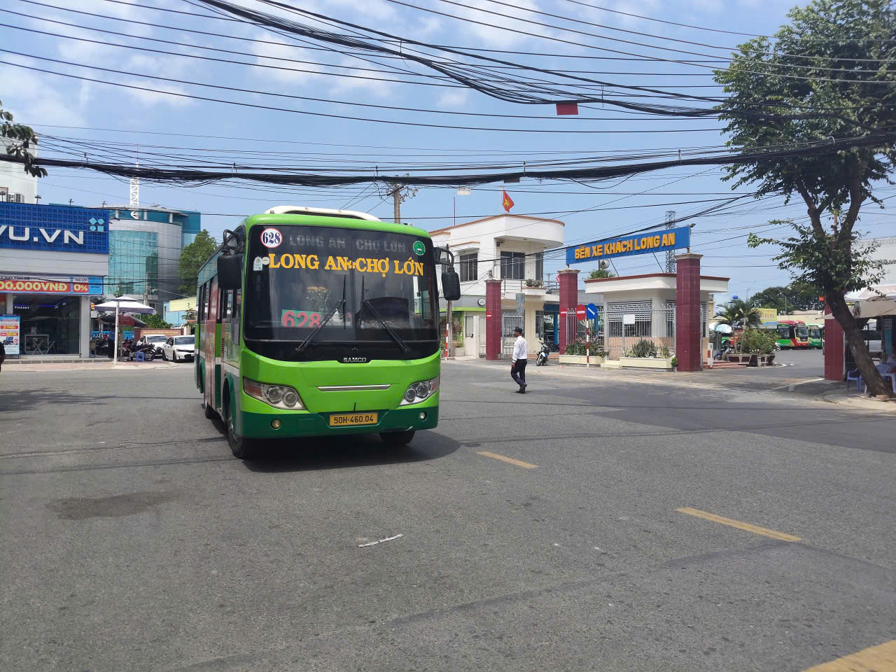 Tây Ninh chấn chỉnh việc tự ý tăng giá vé xe buýt tuyến Long An - Chợ Lớn - Ảnh 1.