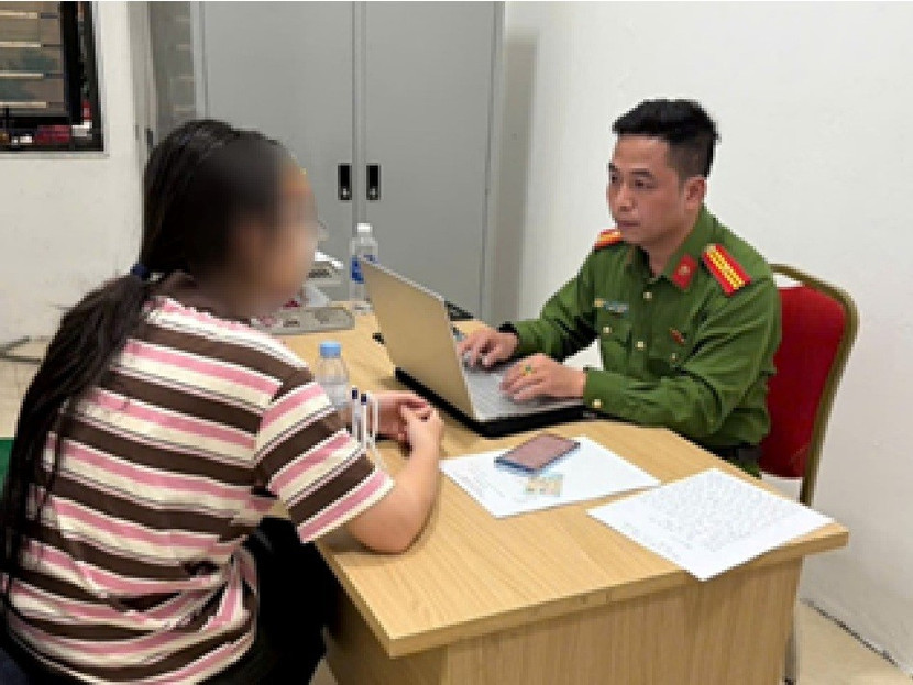 Nữ sinh bị thao túng tâm lý bán 114 chỉ vàng gia đình để chuyển tiền lừa đảo - Ảnh 1. Nữ sinh bị thao túng tâm lý bán 114 chỉ vàng gia đình để chuyển tiền lừa đảo - Ảnh 1.