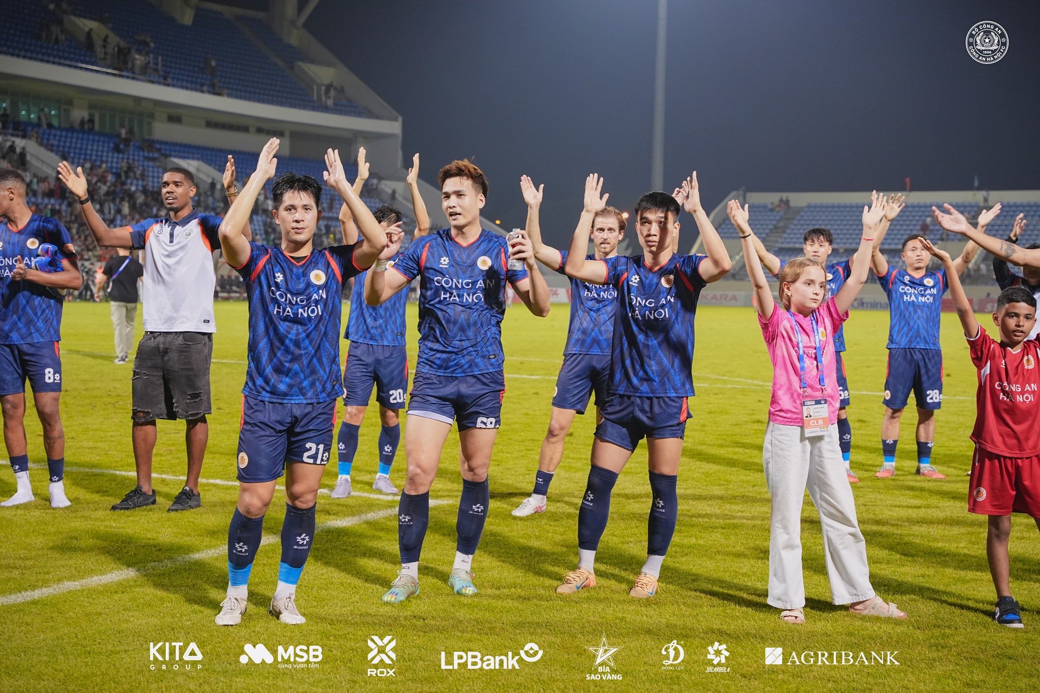 Cựu HLV tuyển Thái Lan tiếp tục chê bai nghiệp vụ trọng tài V-League - Ảnh 2.