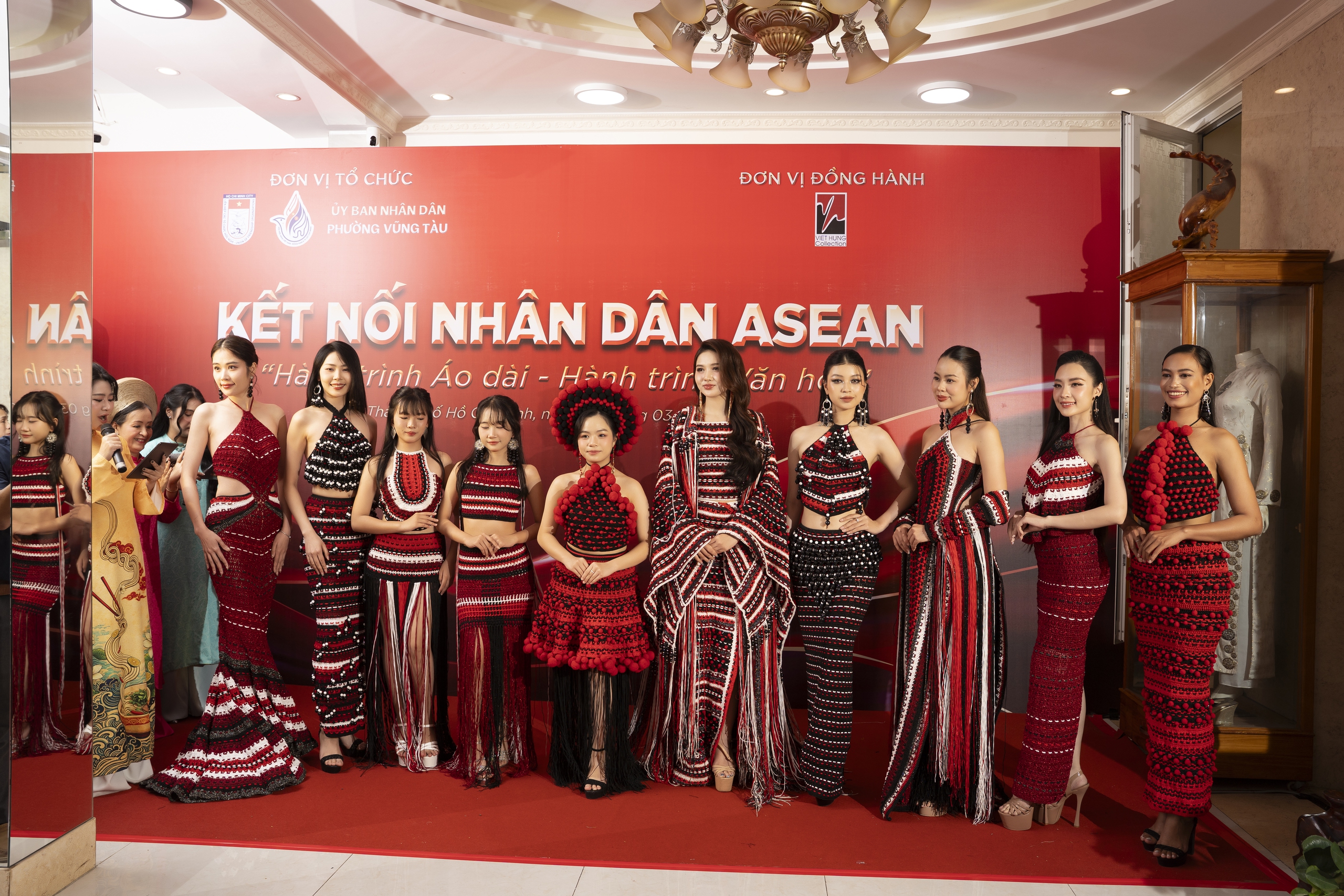 Việt Hùng cùng dàn người đẹp đưa văn hóa Việt ra thế giới - Ảnh 19.