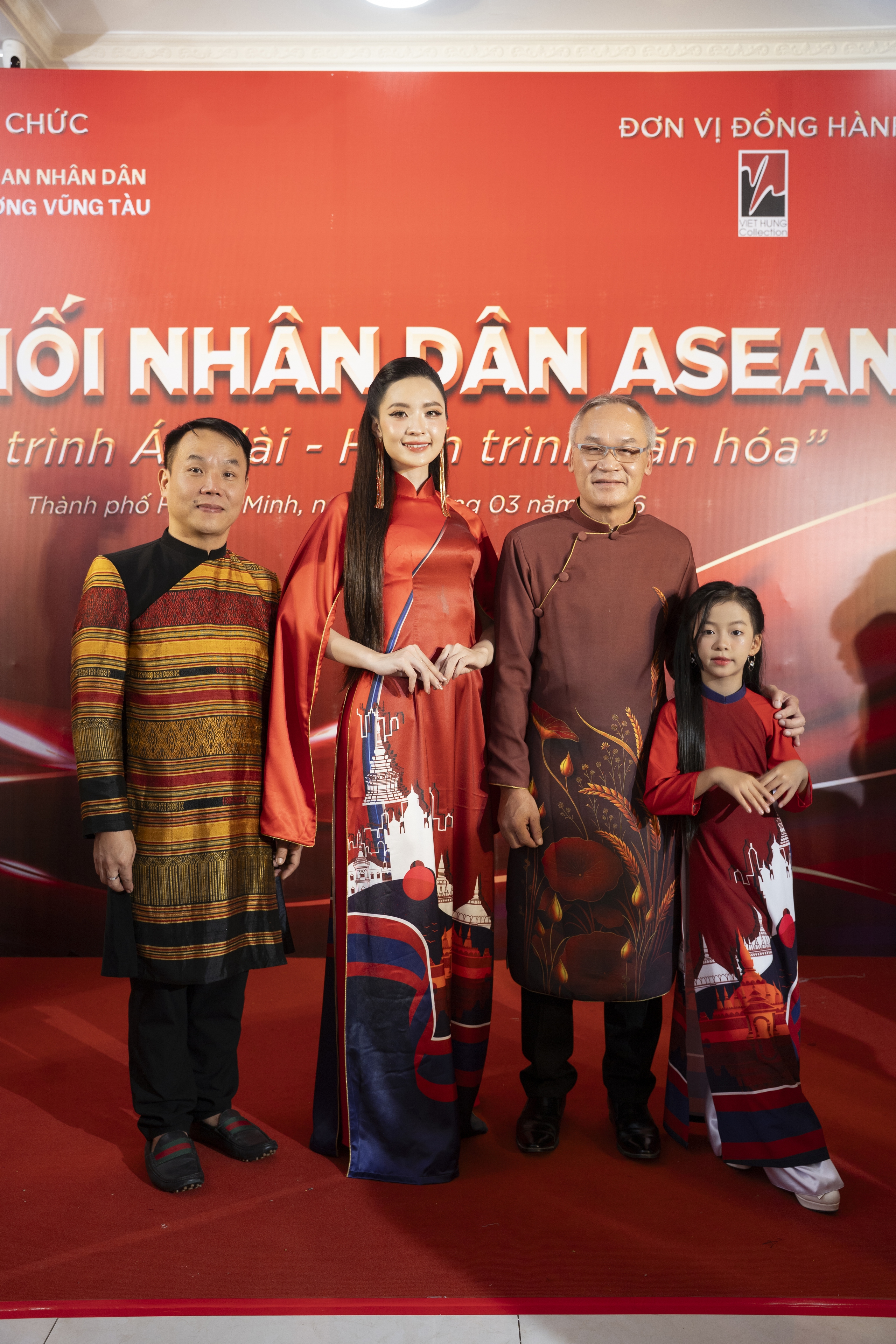 Việt Hùng cùng dàn người đẹp đưa văn hóa Việt ra thế giới - Ảnh 7.