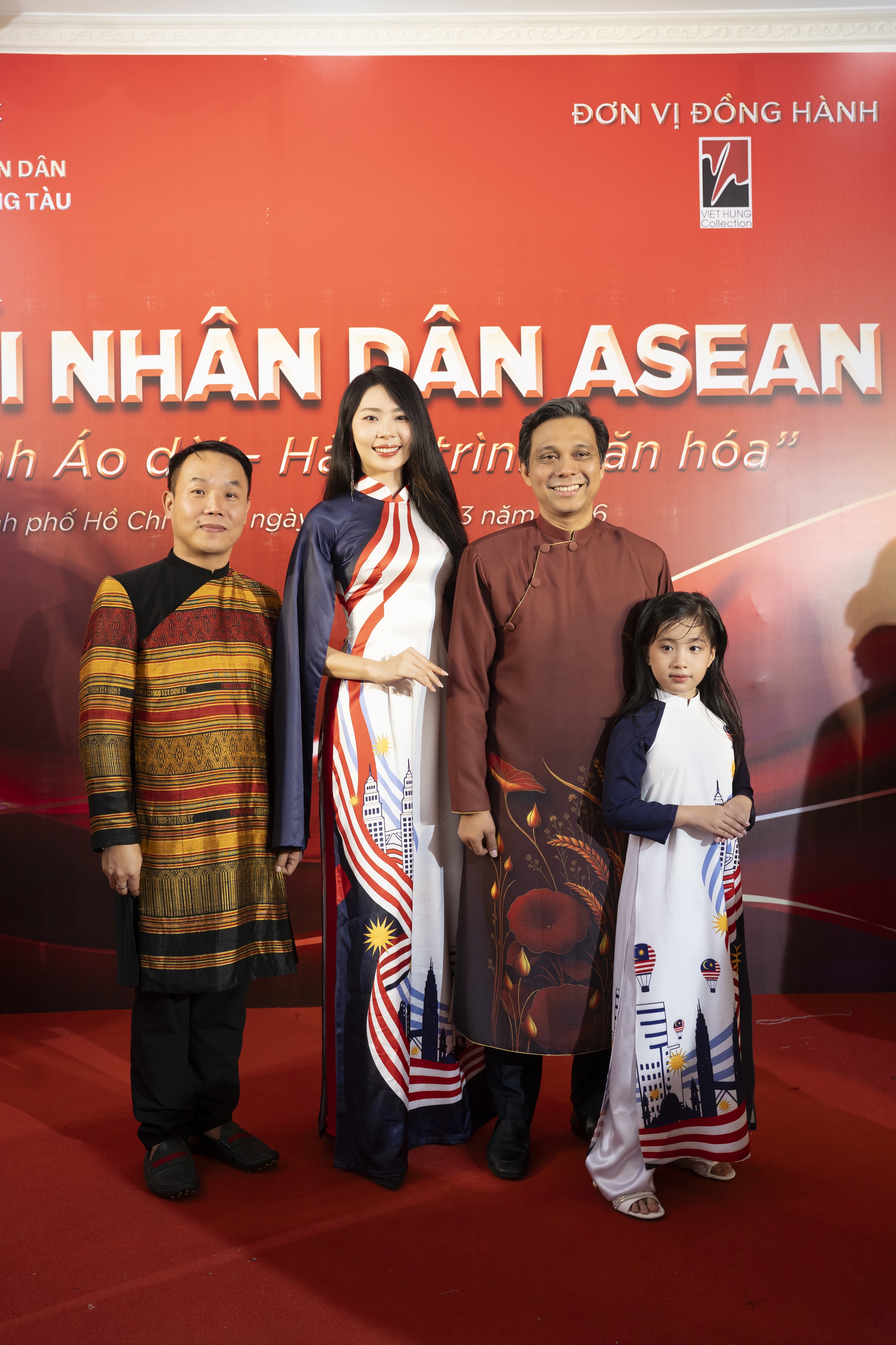 Việt Hùng cùng dàn người đẹp đưa văn hóa Việt ra thế giới - Ảnh 8.