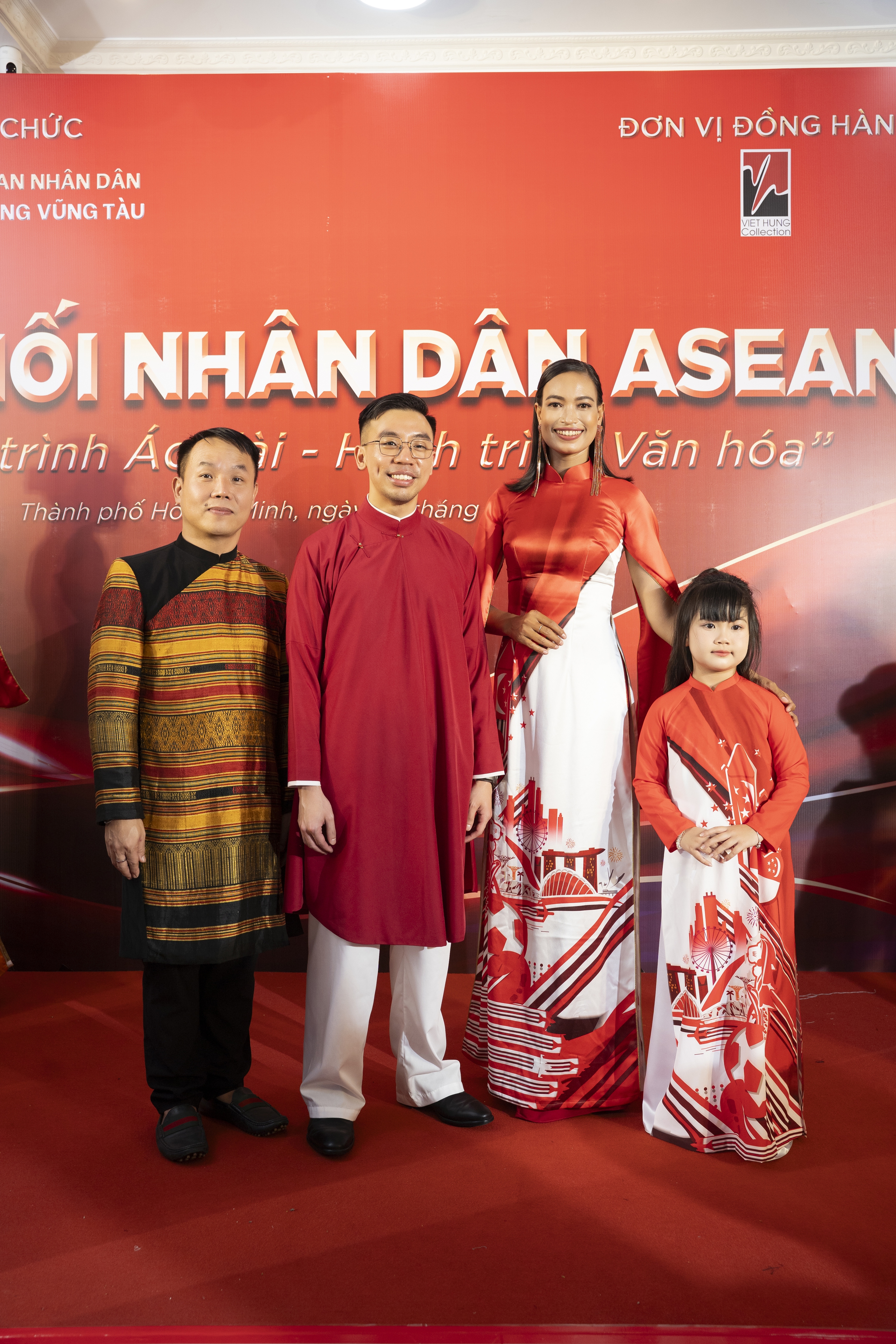 Việt Hùng cùng dàn người đẹp đưa văn hóa Việt ra thế giới - Ảnh 9.