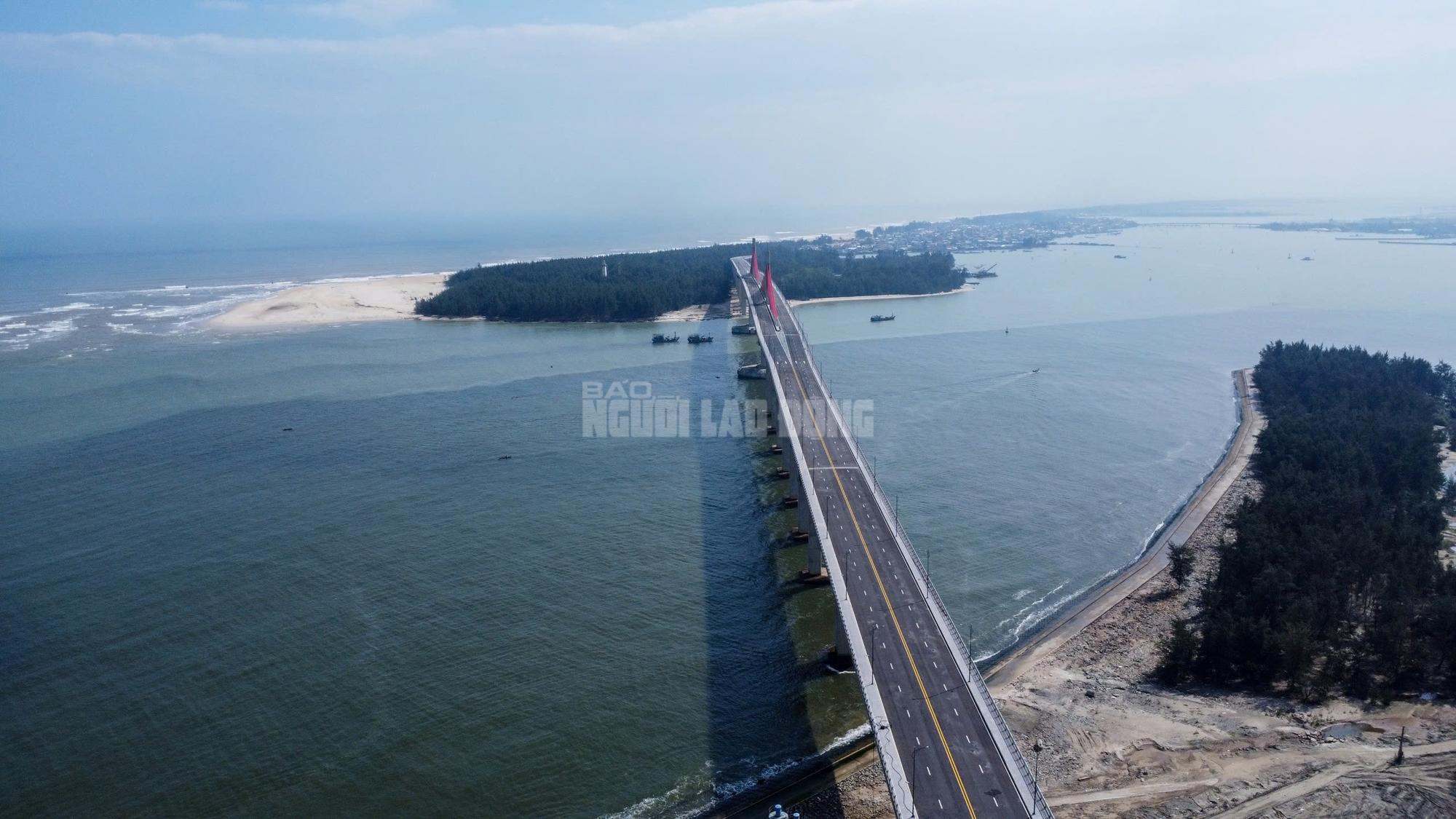 Tiết lộ kế hoạch thông xe cầu vượt cửa biển lớn nhất miền Trung - Ảnh 2.
