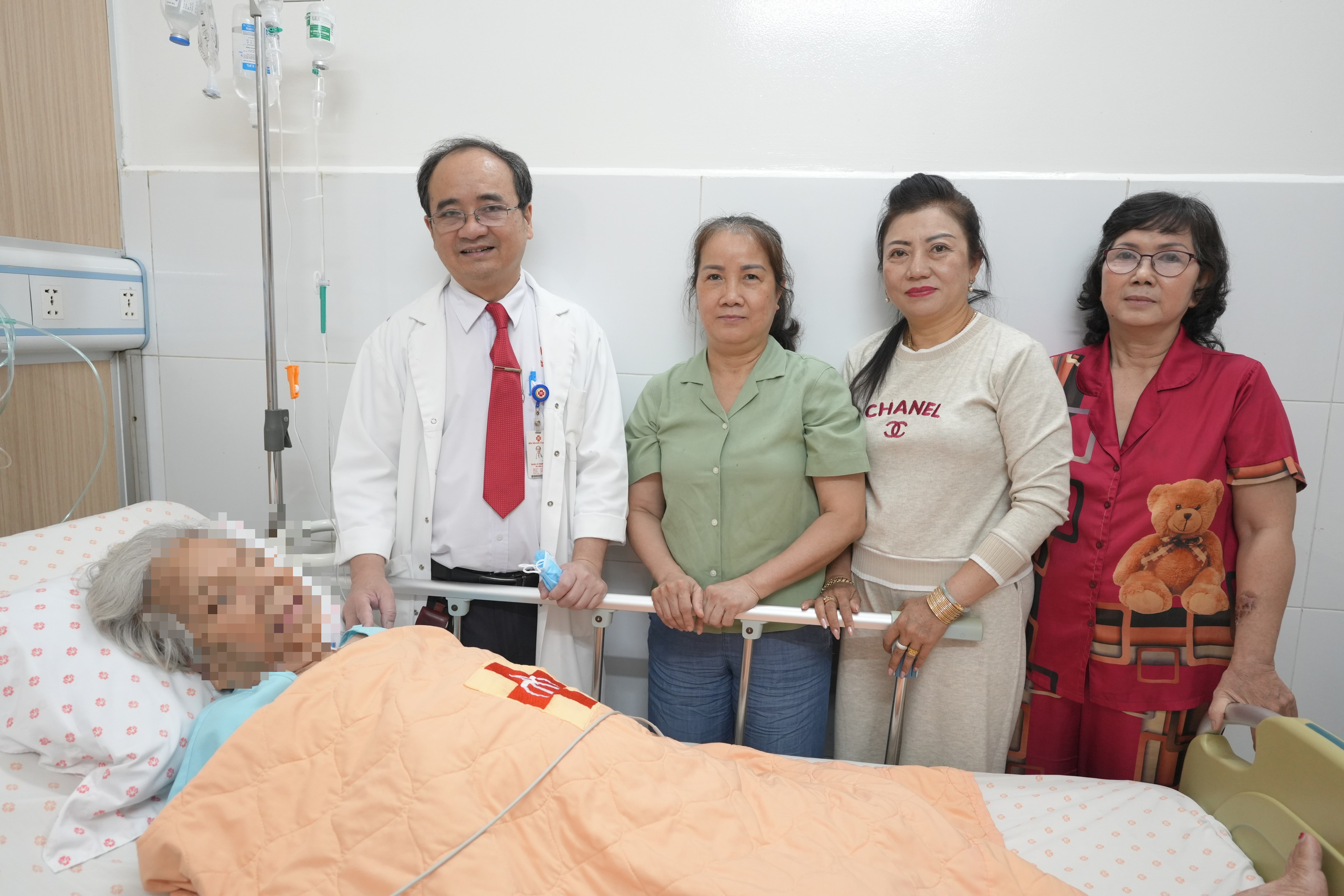 Cuộc “di trú” ngược dòng của tạng bà cụ 90 tuổi - Ảnh 2.