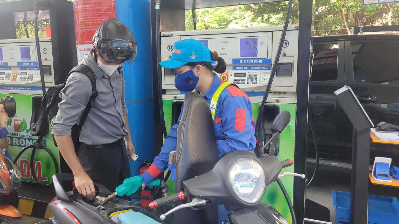 Bộ Công Thương yêu cầu đánh giá tác động của xăng E10 đối với xe hơi 2026 - Ảnh 1. Bộ Công Thương yêu cầu đánh giá tác động của xăng E10 đối với xe hơi 2026 - Ảnh 1.