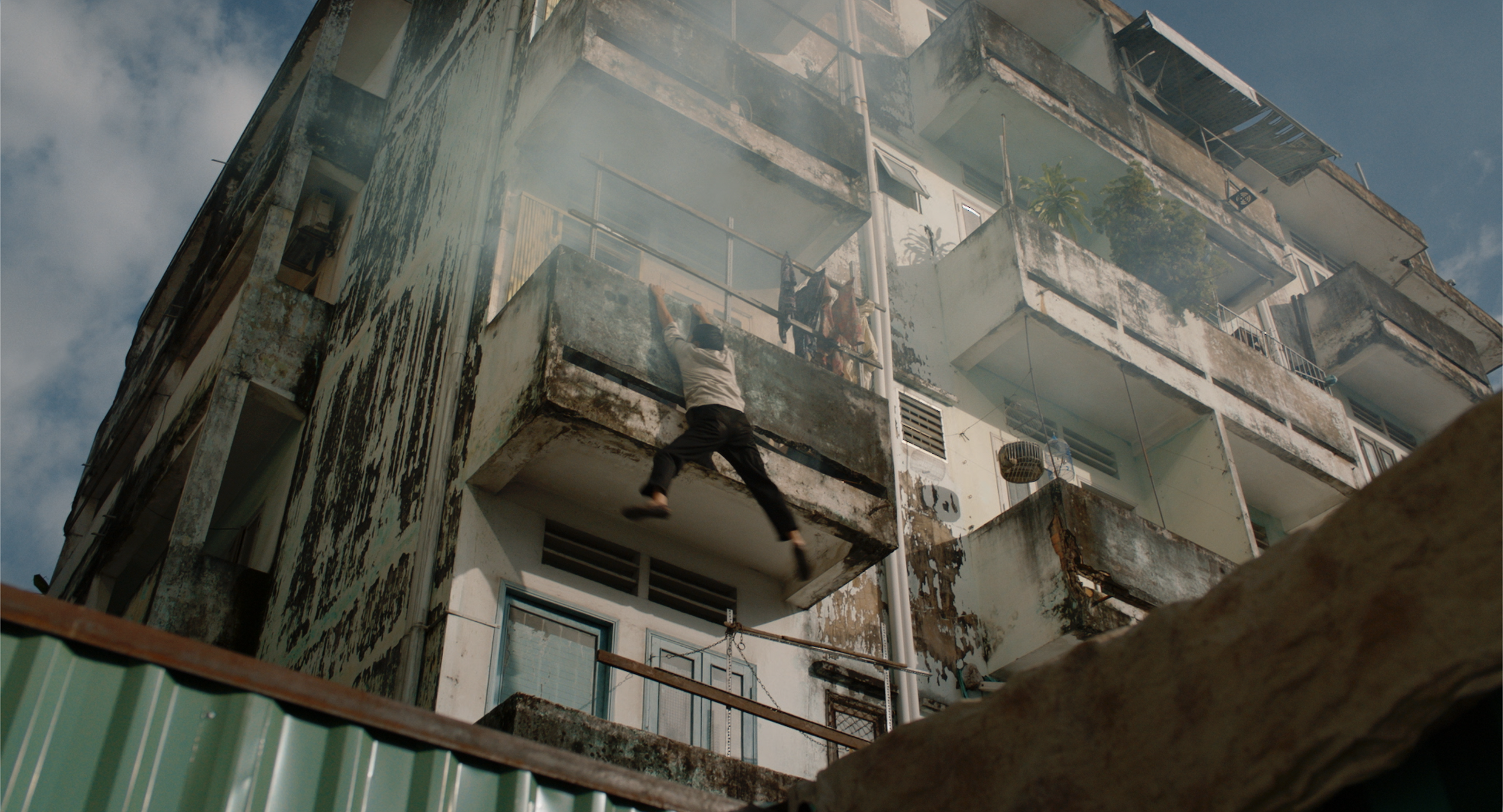 Thái Hòa lộ đôi mắt đầy ẩn uất, lo toan vì con - Ảnh 12.