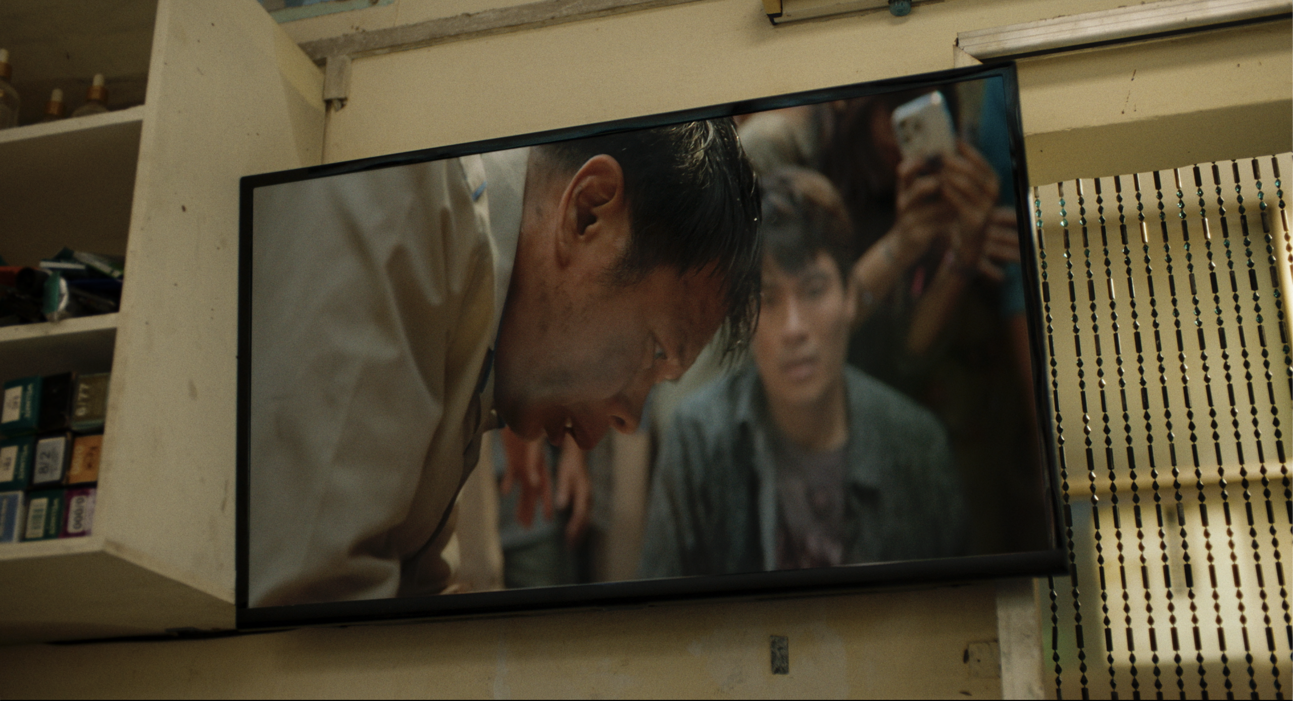 Thái Hòa lộ đôi mắt đầy ẩn uất, lo toan vì con - Ảnh 17.