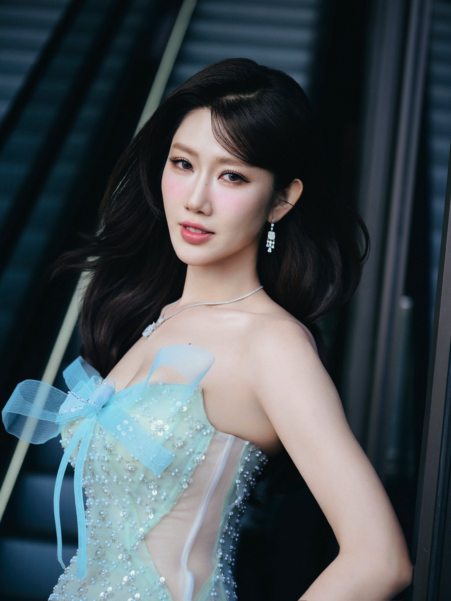 Nhan sắc Thúy Ngân - Ảnh 1.