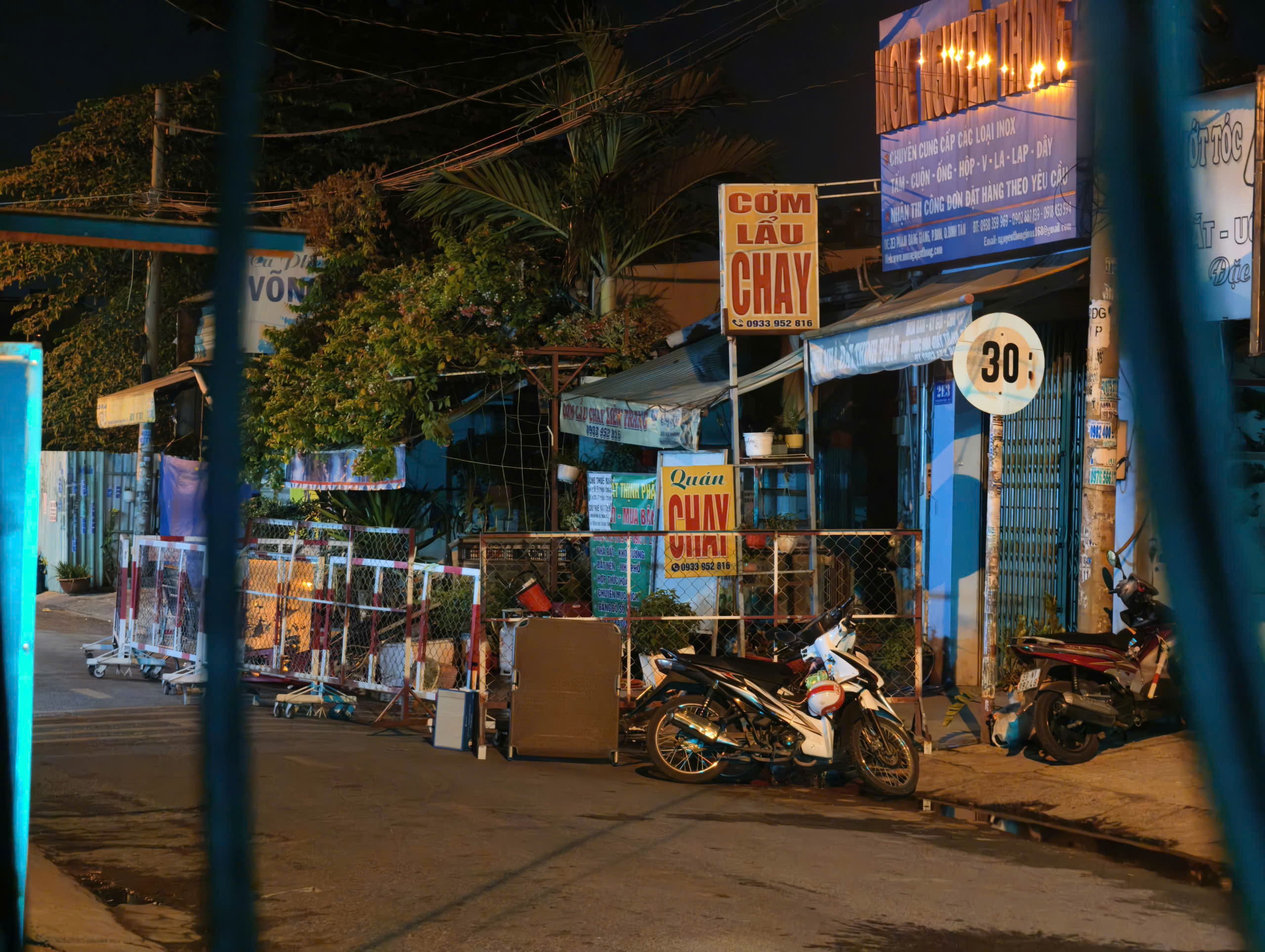 Cháy quán cơm chay ở TPHCM khiến hai mẹ con tử vong , điều tra nguyên nhân - Ảnh 2.