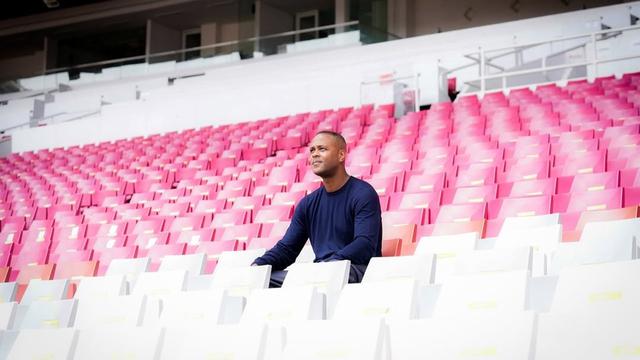 Kluivert tr&atilde;i l&ograve;ng sau khi rời ghế n&oacute;ng Indonesia, vẫn giữ lửa với việc ngồi "ghế n&oacute;ng" - Ảnh 1.