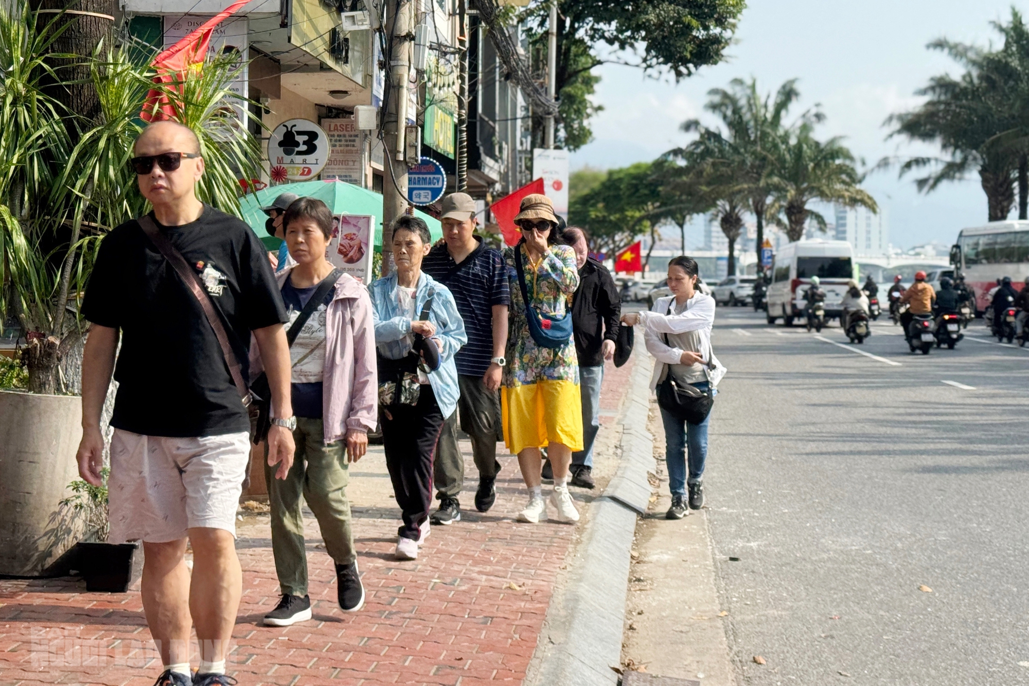 Hiện trạng vỉa h&egrave; Đ&agrave; Nẵng trước lệnh cấm kinh doanh năm 2026 - Ảnh 1.