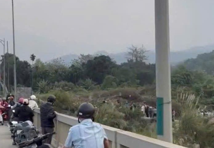 Phát hiện thi thể người đàn ông dưới chân cầu - Ảnh 1.