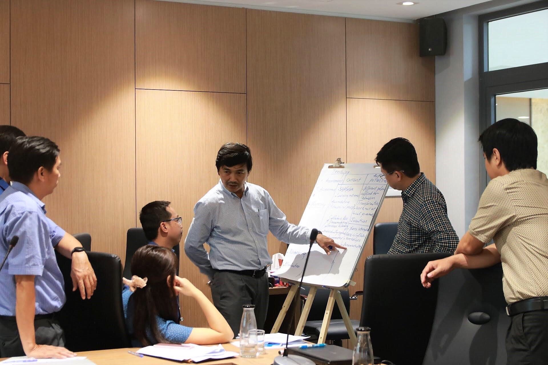 ĐH Kinh tế TPHCM chi đến 500 triệu đồng/người để thu hút nhân tài - Ảnh 1.