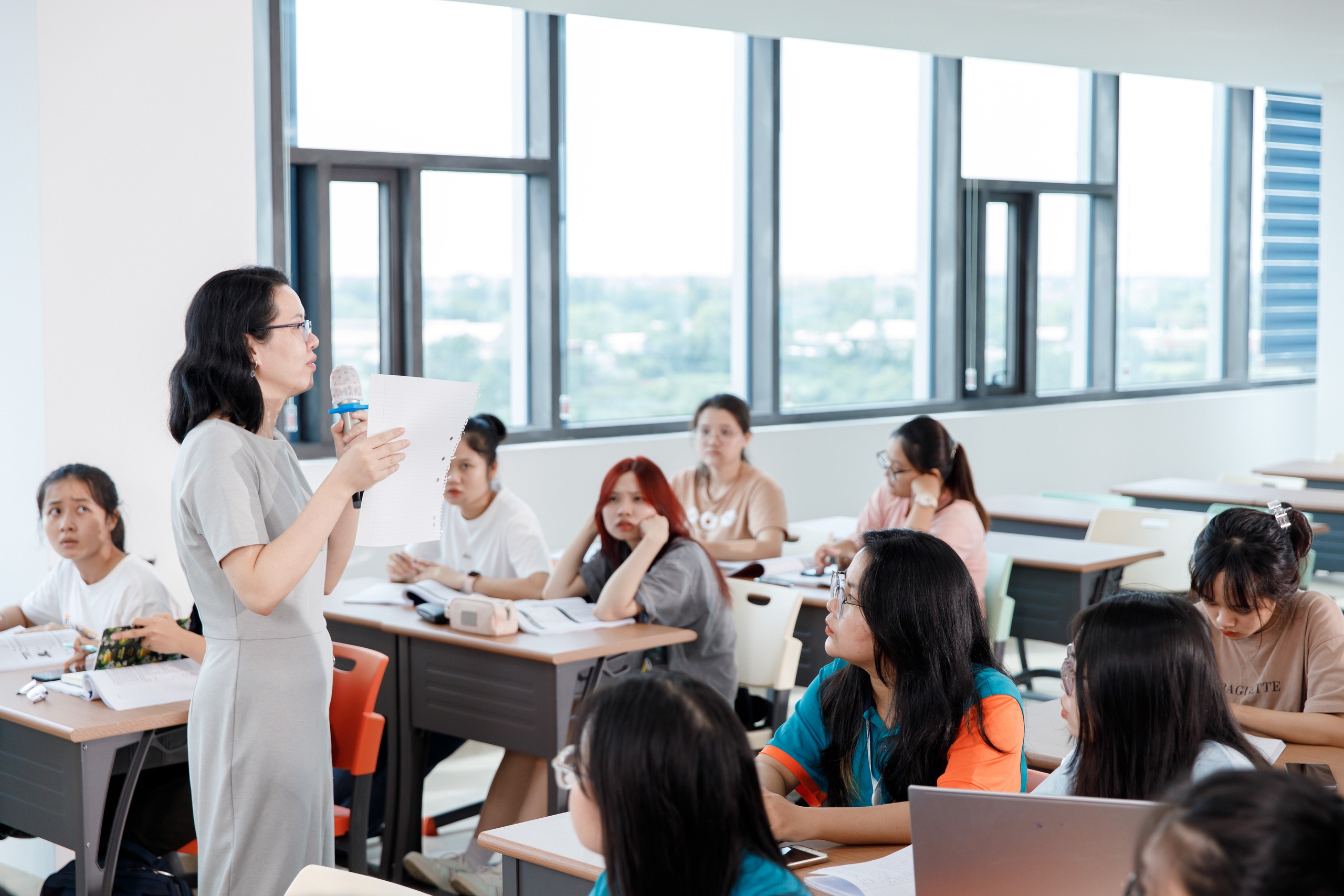 ĐH Kinh tế TPHCM chi đến 500 triệu đồng/người để thu hút nhân tài - Ảnh 2.