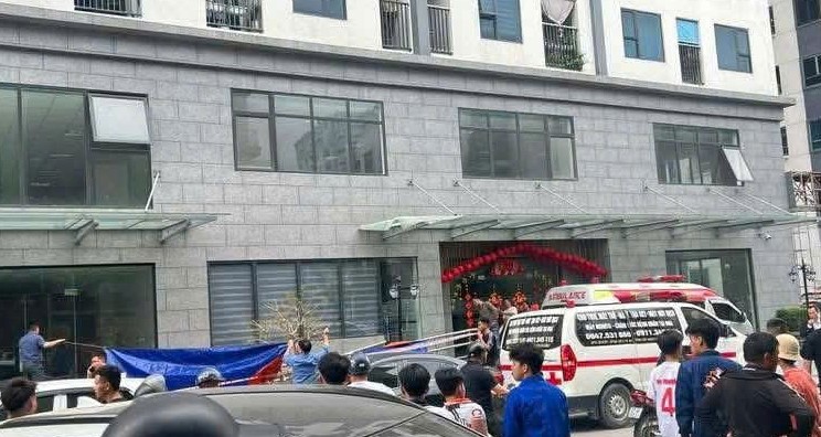 Rơi từ tầng 22 chung cư xuống đất, người phụ nữ tử vong tại chỗ - Ảnh 1.