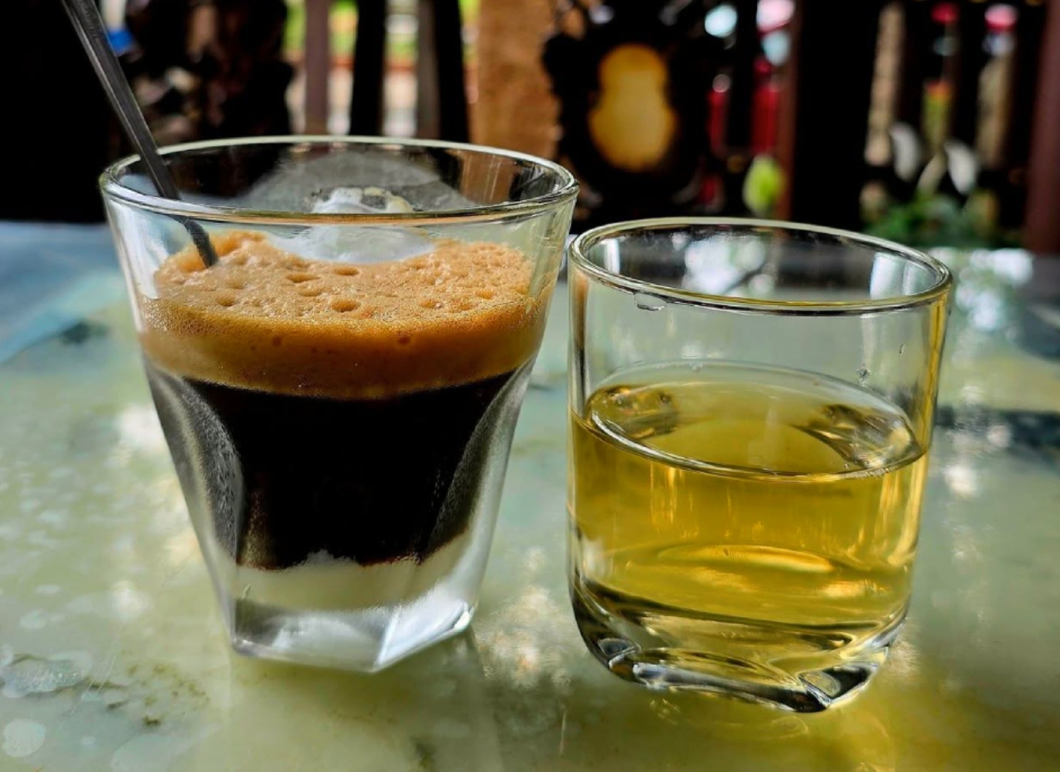 Ngừng tim do uống 10 ly cà phê mỗi ngày, bác sĩ nói gì? - Ảnh 2.