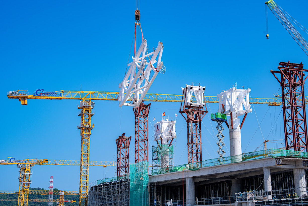 Cận cảnh lắp dựng kết cấu th&eacute;p m&aacute;i nh&agrave; ga mới s&acirc;n bay Ph&uacute; Quốc - Ảnh 5.
