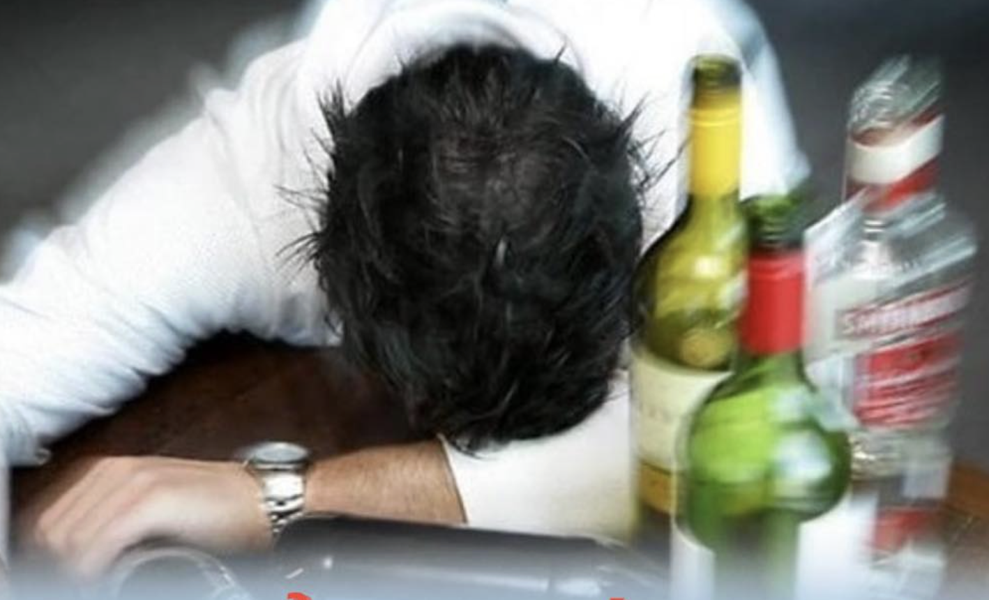 Người đàn ông trẻ nguy kịch sau khi uống một loại rượu ngoại - Ảnh 1.