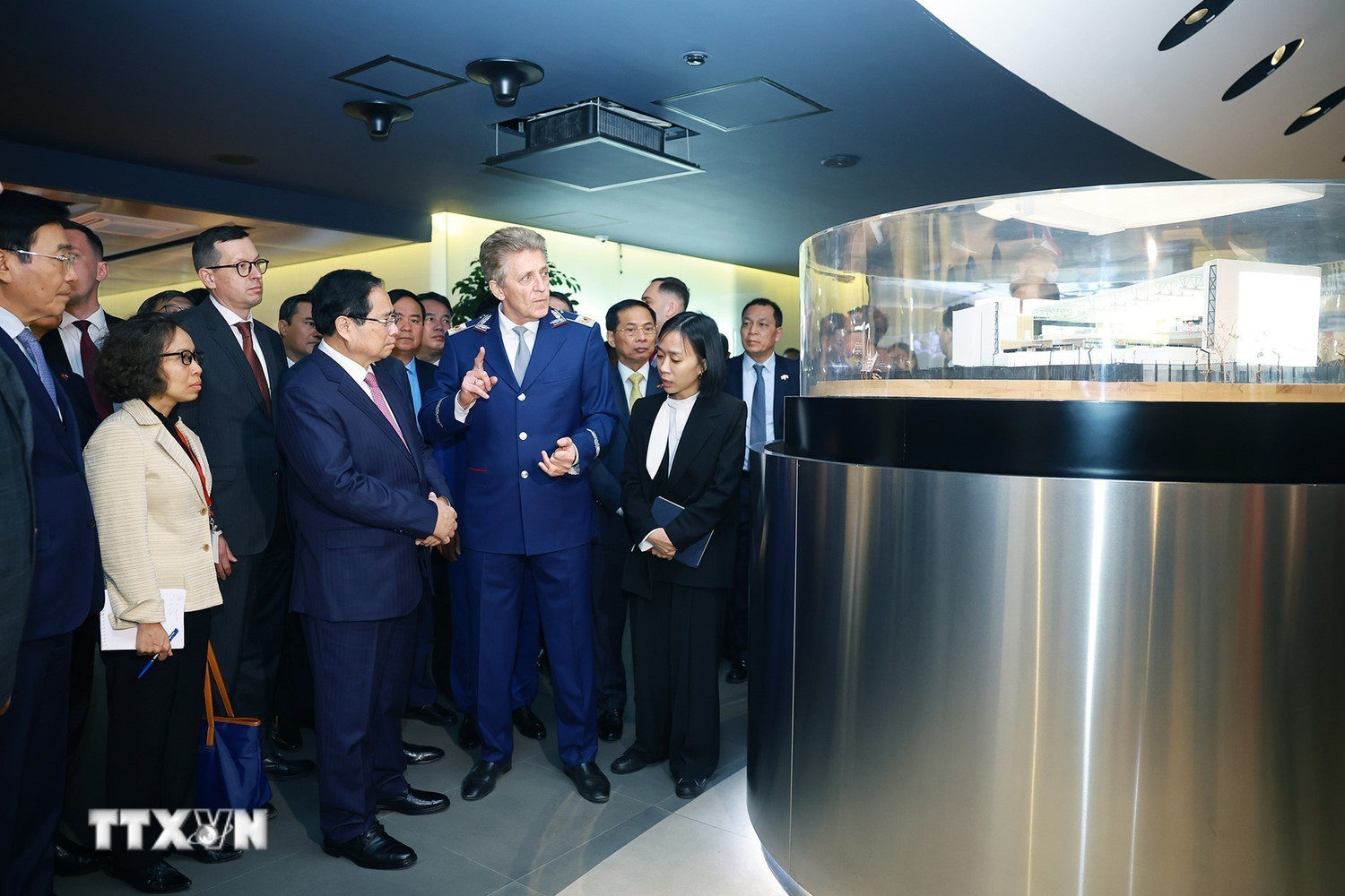 Thủ tướng Phạm Minh Ch&iacute;nh t&igrave;m hiểu ph&aacute;t triển năng lượng hạt nh&acirc;n v&agrave; t&agrave;u điện ngầm của Nga - Ảnh 2.