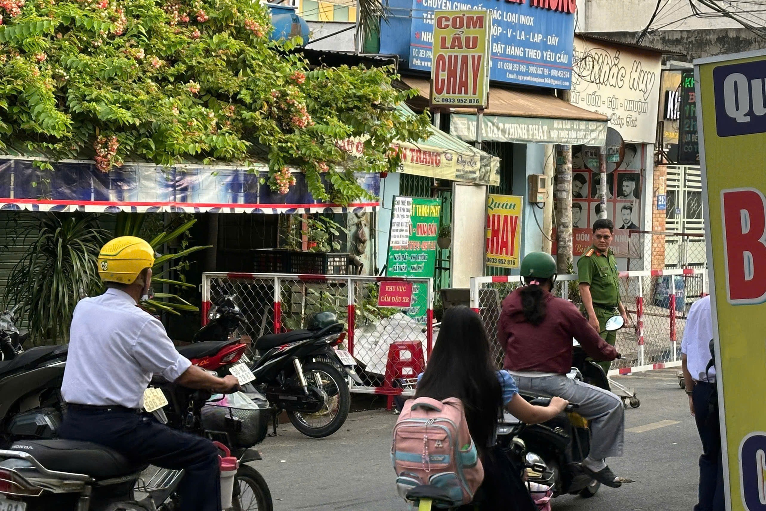 Cháy quán cơm chay ở TPHCM, hai mẹ con tử vong - Ảnh 2.