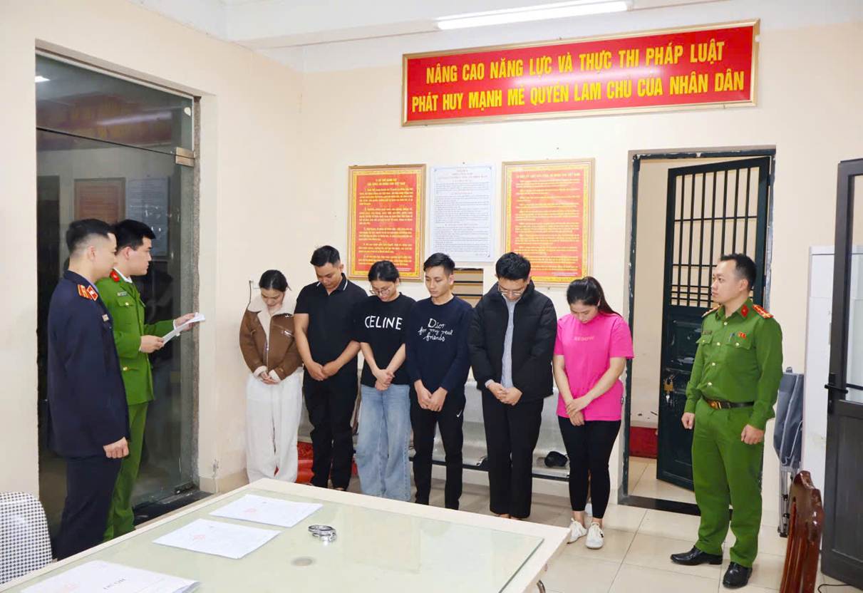 Thẩm mỹ viện Vera lừa đảo tiêm nước muối tăng kích thước cậu nhỏ cho khách hàng - Ảnh 1.