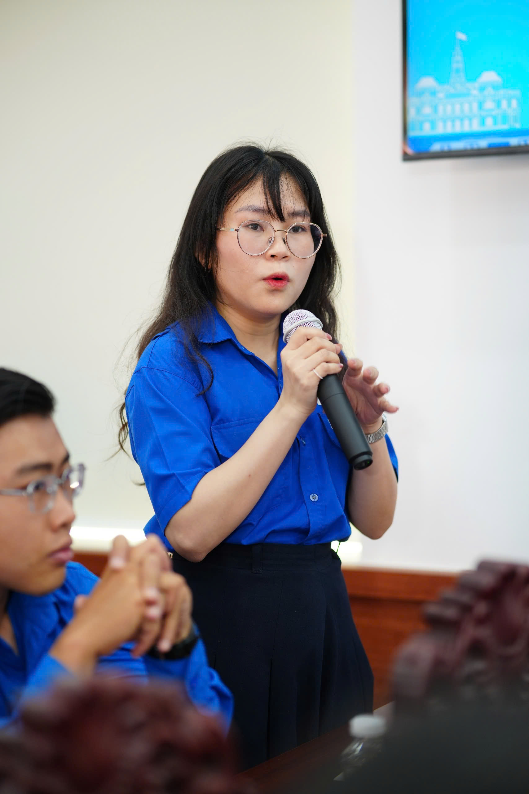 Đảng ủy C&aacute;c cơ quan Đảng TPHCM gặp gỡ, đối thoại, tuy&ecirc;n dương c&aacute;n bộ Đo&agrave;n ti&ecirc;u biểu - Ảnh 4.