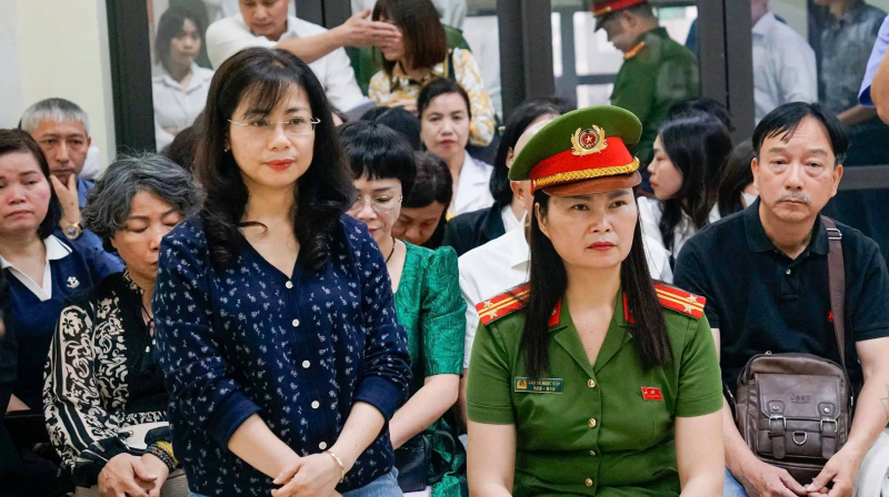 Nữ cựu Hiệu trưởng THCS Ba Đình bị đề nghị 4 - 5 năm tù vì thu học phí trái quy định - Ảnh 2. Nữ cựu Hiệu trưởng THCS Ba Đình bị đề nghị 4 - 5 năm tù vì thu học phí trái quy định - Ảnh 2.