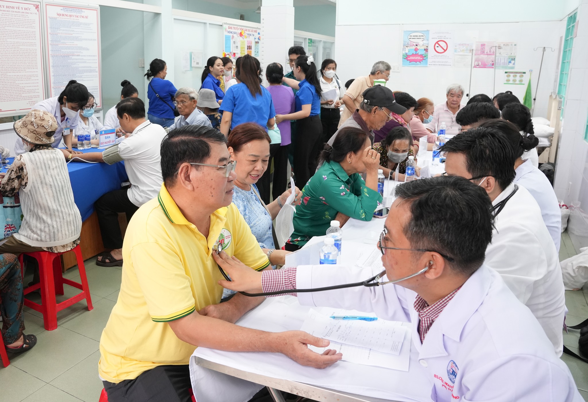 TPHCM đồng loạt mở 60 điểm khám tầm soát miễn phí, phục vụ 16.000 người dân - Ảnh 1.