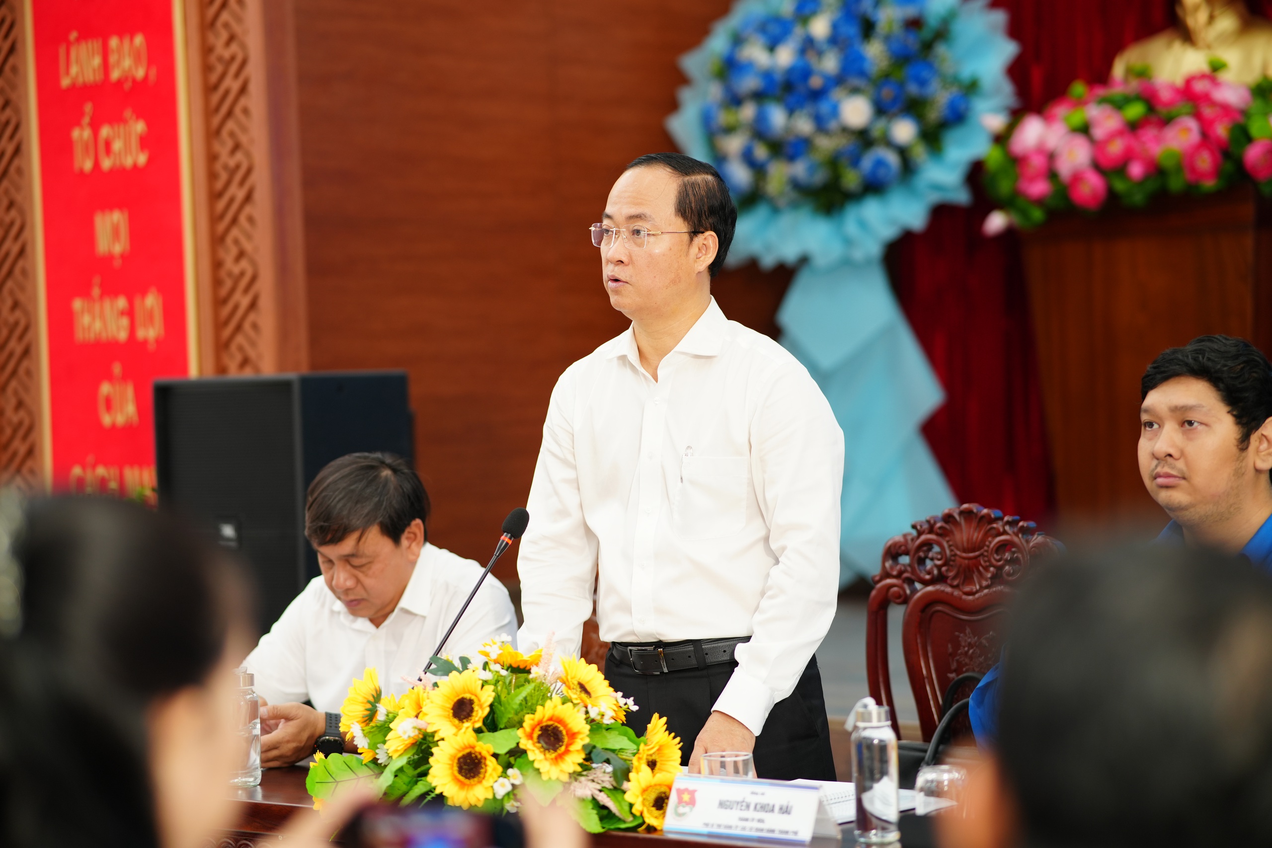 Đảng ủy C&aacute;c cơ quan Đảng TPHCM gặp gỡ, đối thoại, tuy&ecirc;n dương c&aacute;n bộ Đo&agrave;n ti&ecirc;u biểu - Ảnh 7.