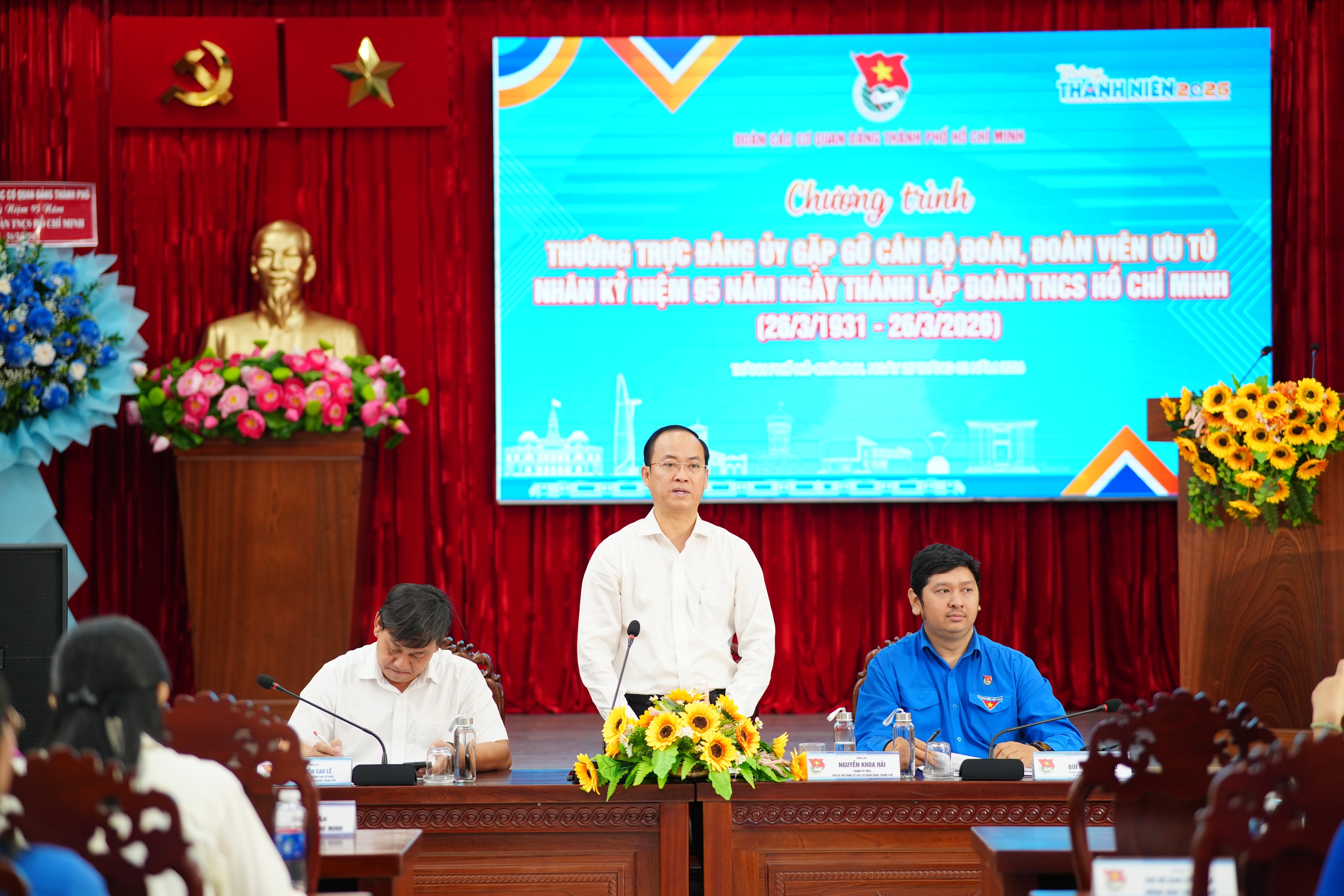 Đảng ủy C&aacute;c cơ quan Đảng TPHCM gặp gỡ, đối thoại, tuy&ecirc;n dương c&aacute;n bộ Đo&agrave;n ti&ecirc;u biểu - Ảnh 1.