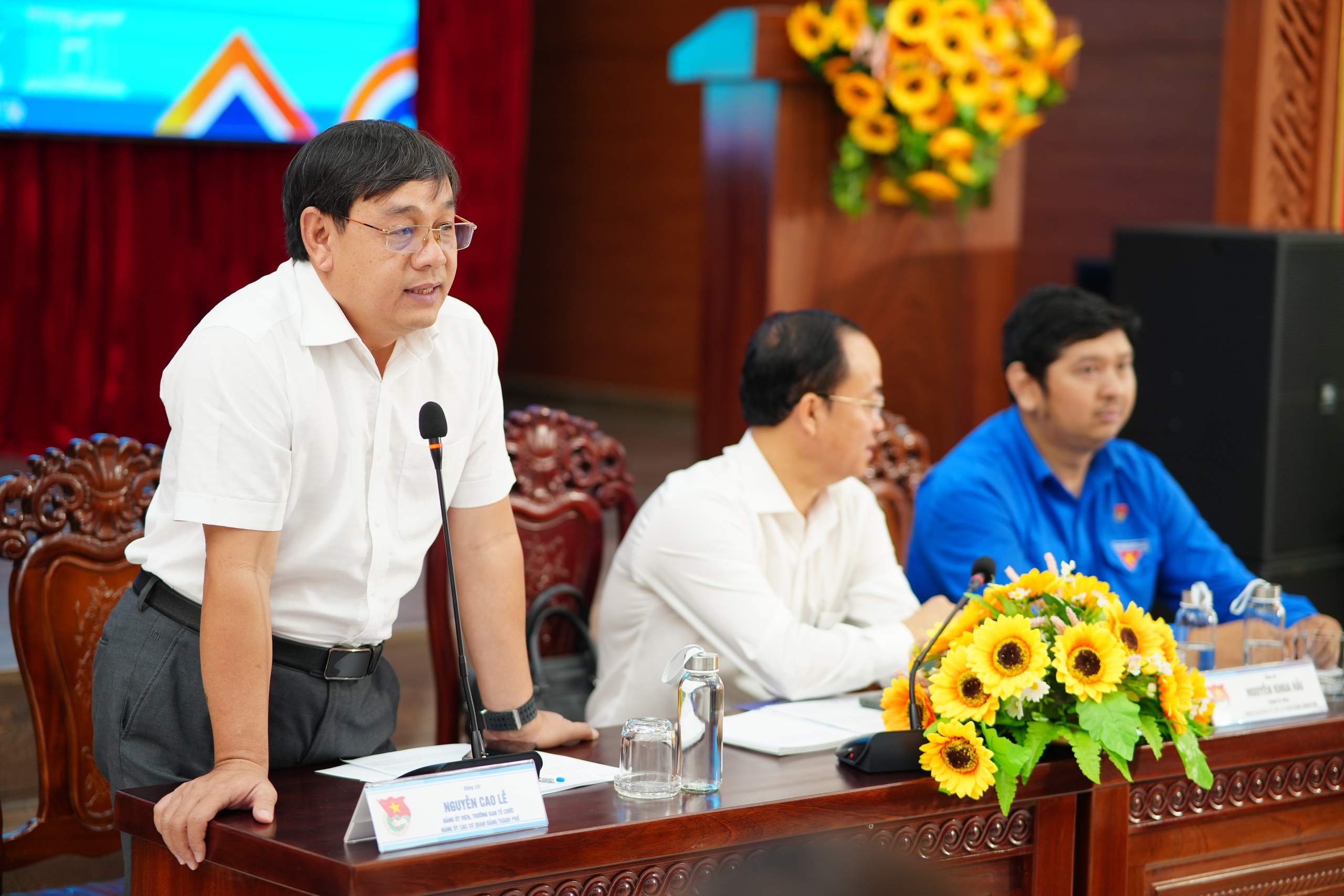 Đảng ủy C&aacute;c cơ quan Đảng TPHCM gặp gỡ, đối thoại, tuy&ecirc;n dương c&aacute;n bộ Đo&agrave;n ti&ecirc;u biểu - Ảnh 6.