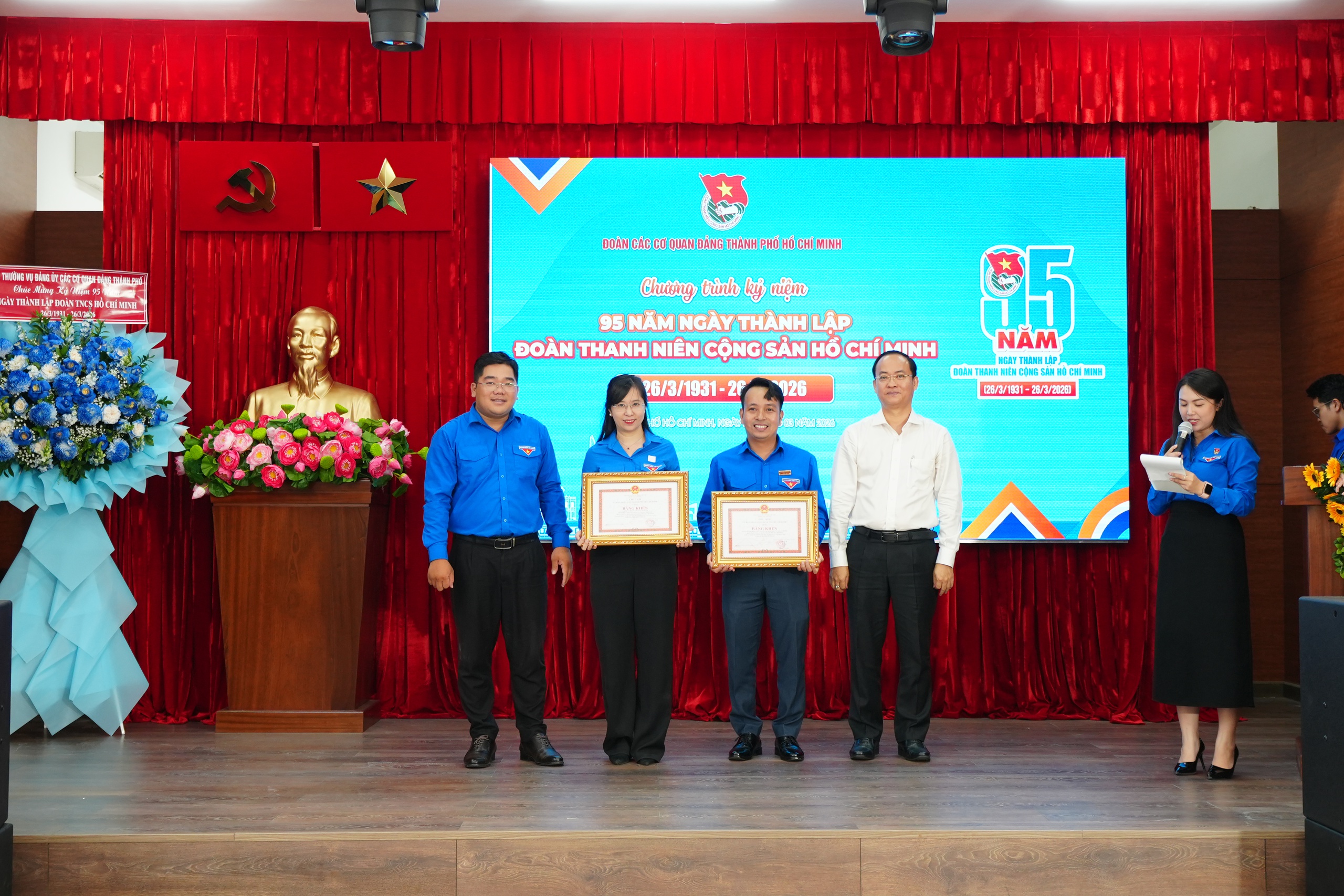 Đảng ủy C&aacute;c cơ quan Đảng TPHCM gặp gỡ, đối thoại, tuy&ecirc;n dương c&aacute;n bộ Đo&agrave;n ti&ecirc;u biểu - Ảnh 8.