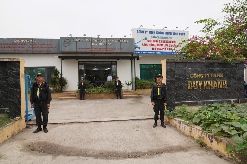 Hình ảnh hơn 200 cảnh sát khám xét khẩn cấp 28 địa điểm, bắt nhiều giám đốc - Ảnh 5.