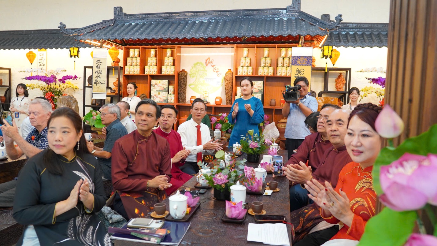 Tăng cường kết nối ASEAN qua tiệc trà hữu nghị tại không gian Duệ Tâm Trà - Ảnh 1.