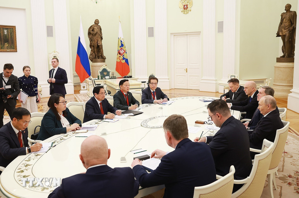 Thủ tướng Phạm Minh Ch&iacute;nh hội kiến Tổng thống Nga Vladimir Putin - Ảnh 3.